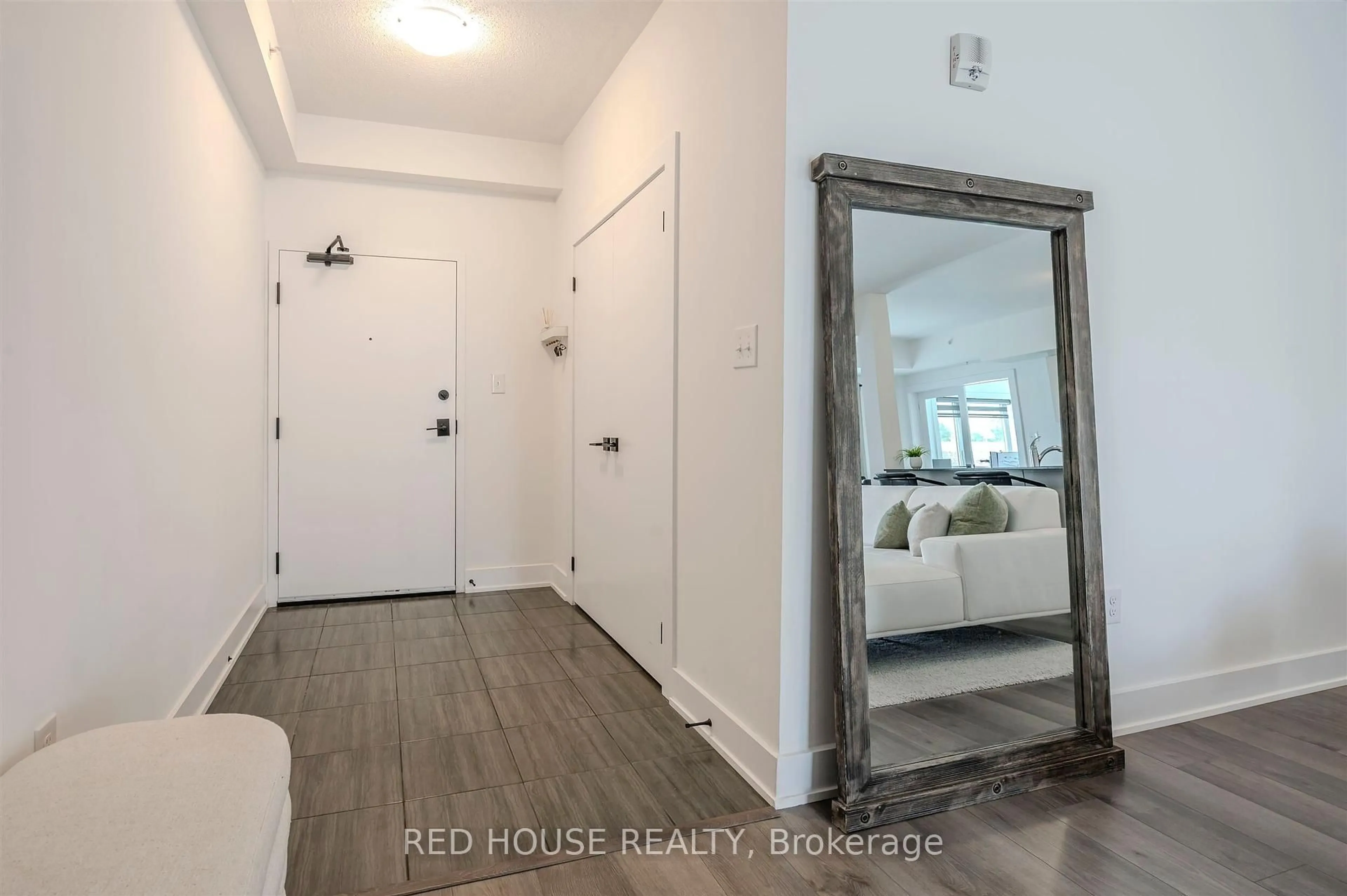 Indoor entryway for 8 Culinary Lane #102, Barrie Ontario L9J 0T2
