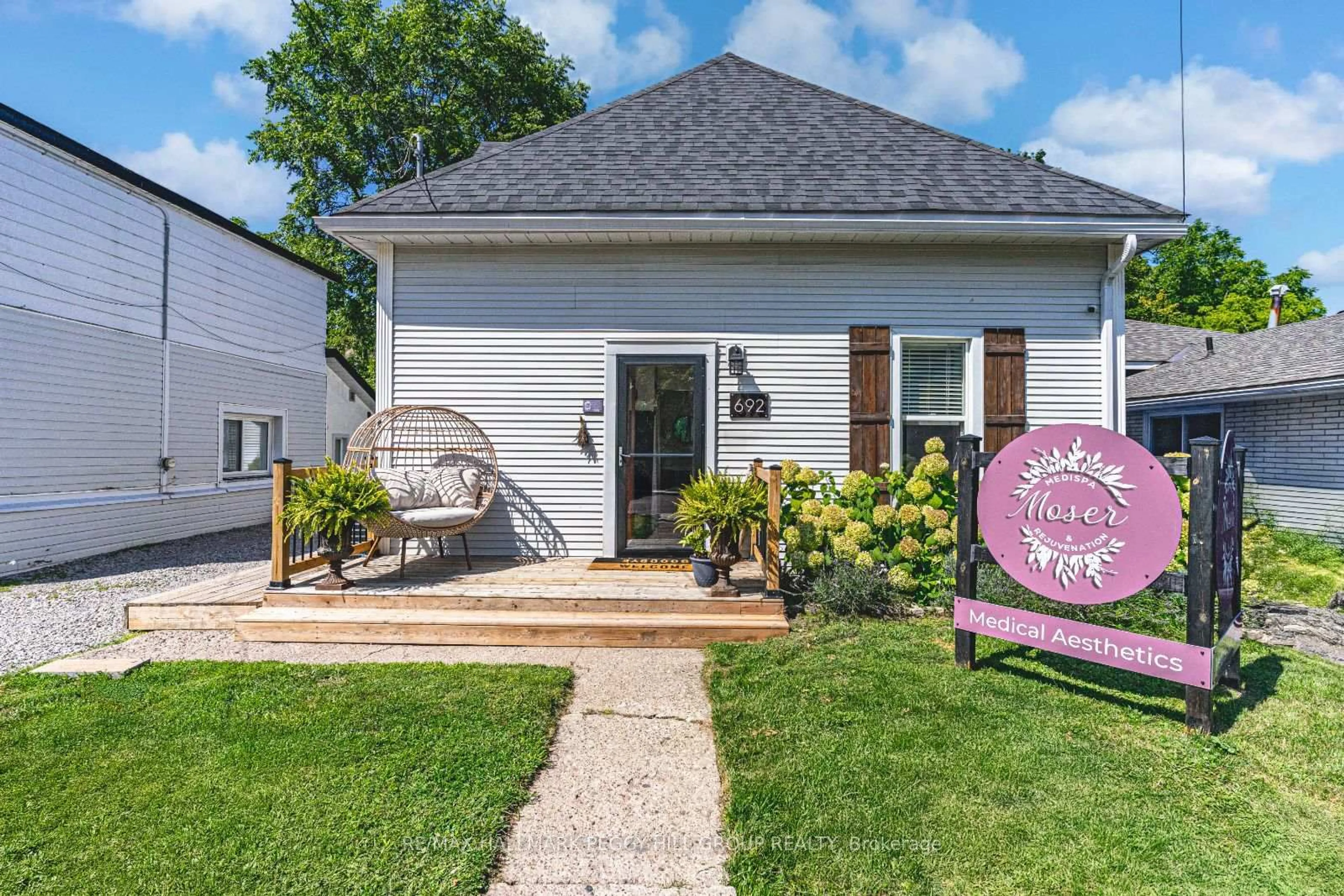 Unknown for 692 Victoria St, Midland Ontario L4R 1B1