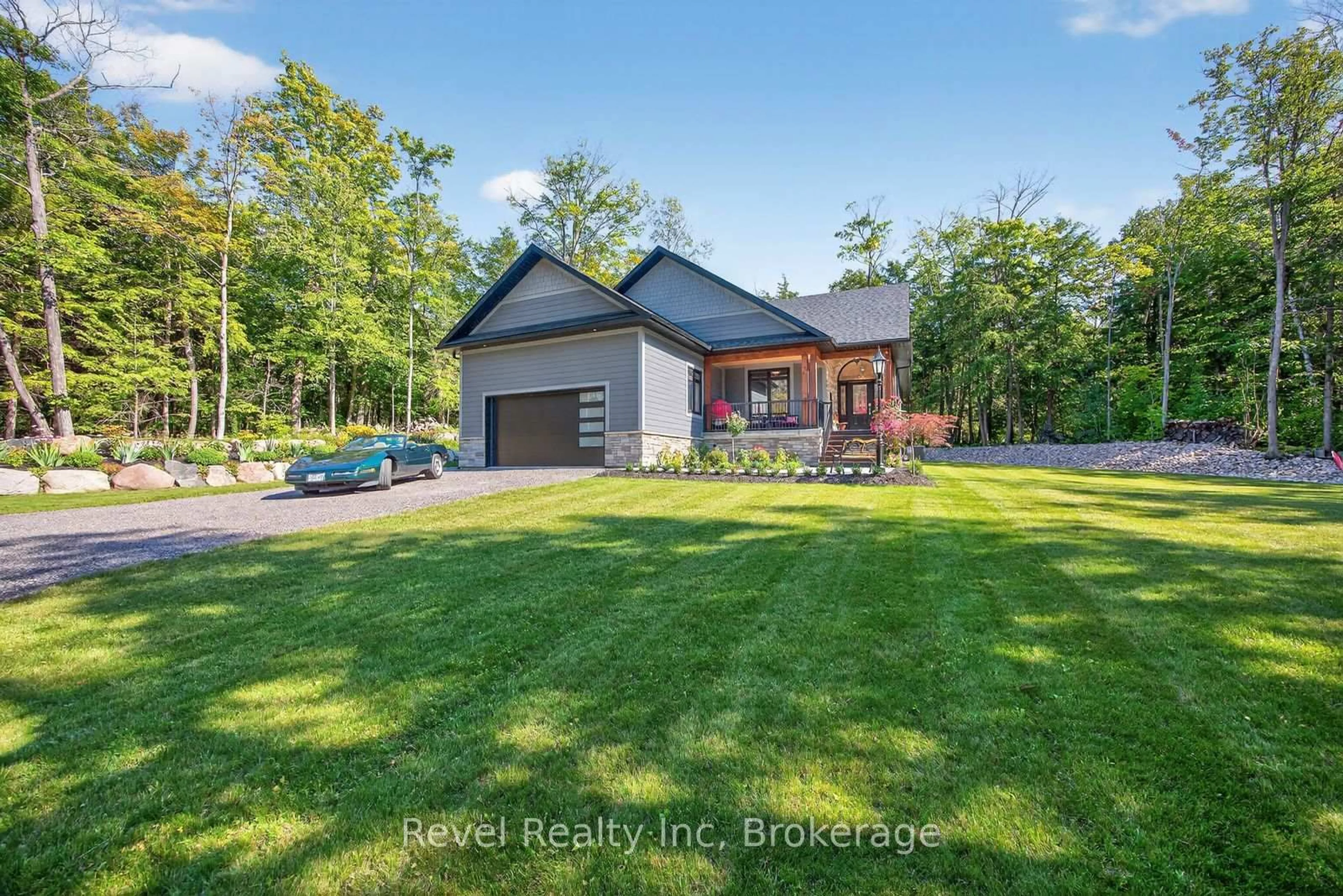 A pic from outside/outdoor area/front of a property/back of a property/a pic from drone, unknown for 517 Silverbirch Dr, Tiny Ontario L9M 0M5