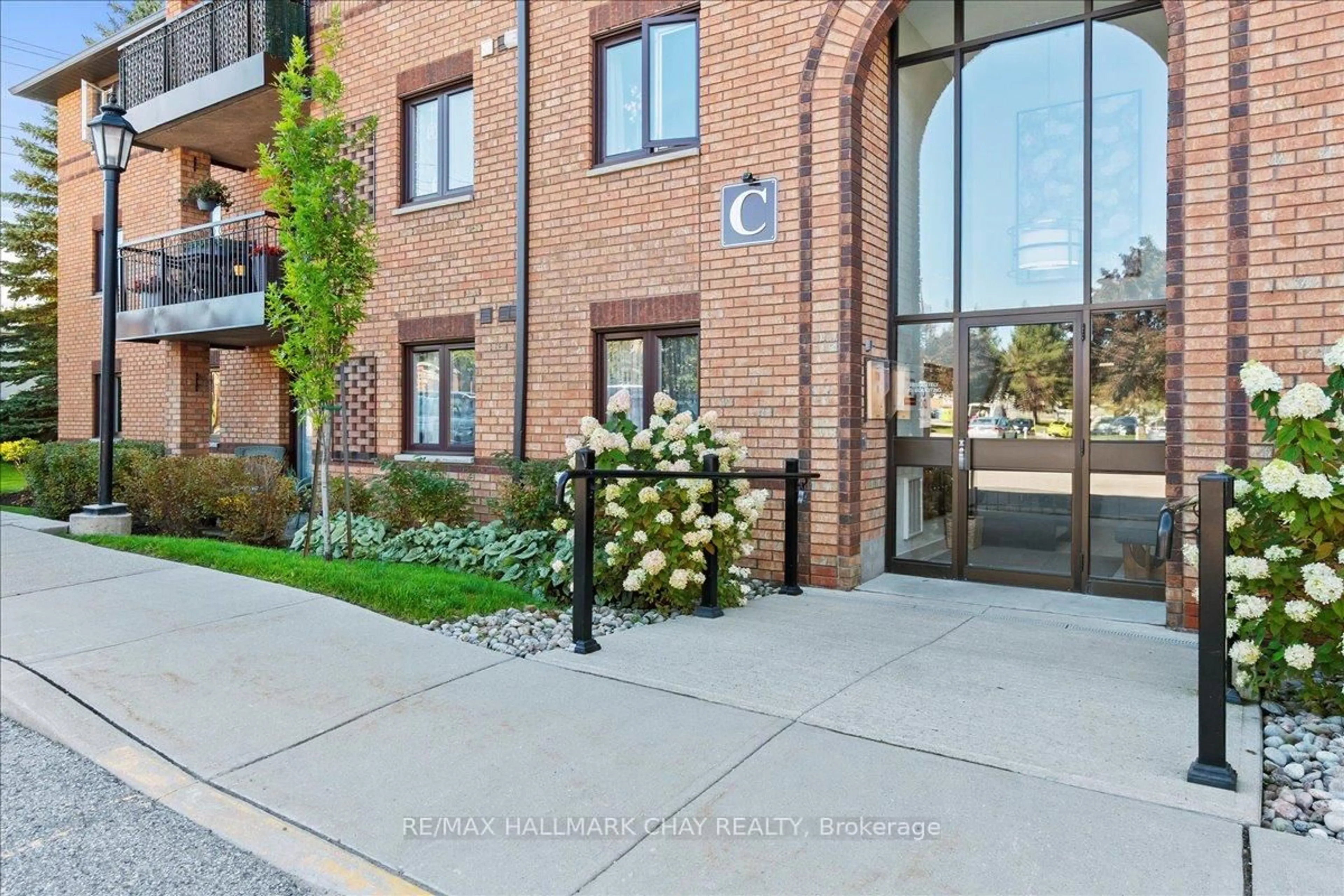 Unknown for 10 Coulter St #335, Barrie Ontario L4N 6S2