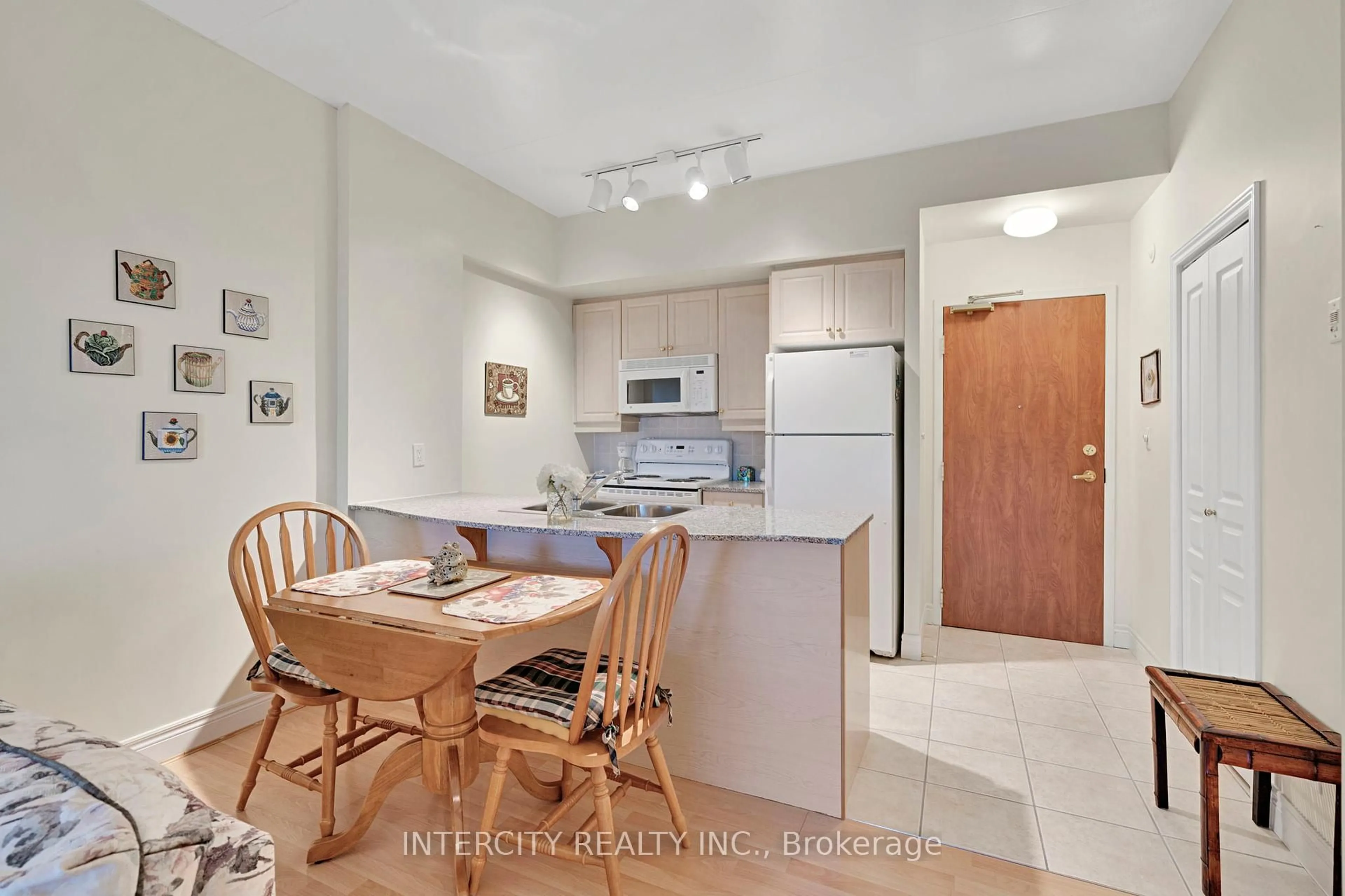Standard kitchen, unknown for 280 Aberdeen Blvd #PH12, Midland Ontario L4R 5N4