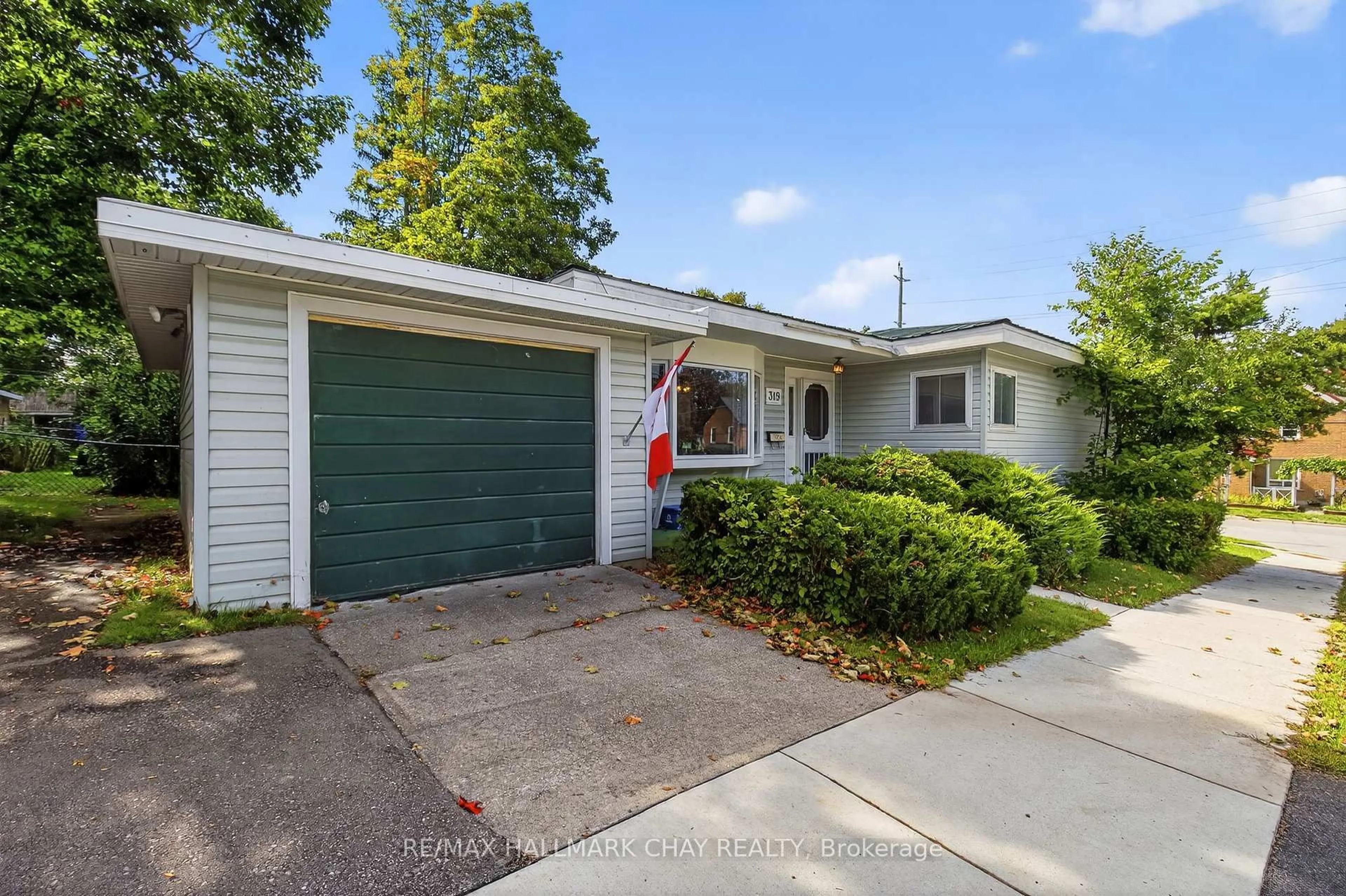 Home with vinyl exterior material, street for 319 Mississaga St, Orillia Ontario L3V 3C2
