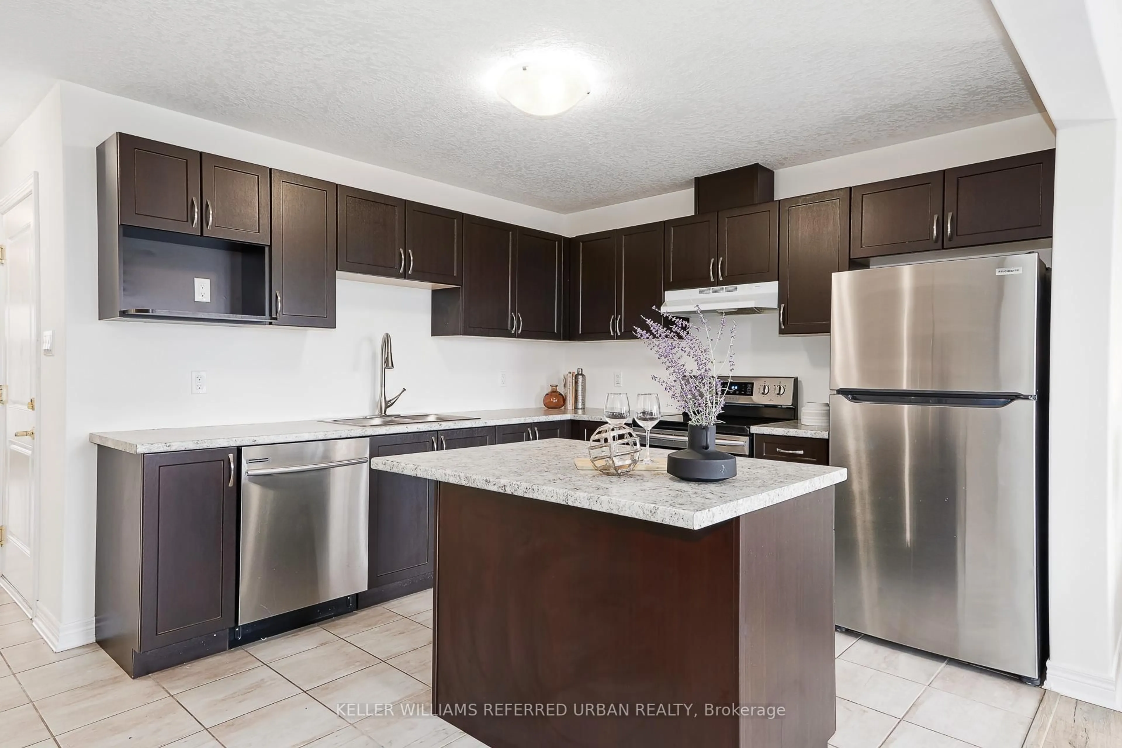 Standard kitchen, ceramic/tile floor for 14 Foley Cres, Collingwood Ontario L9Y 3B7