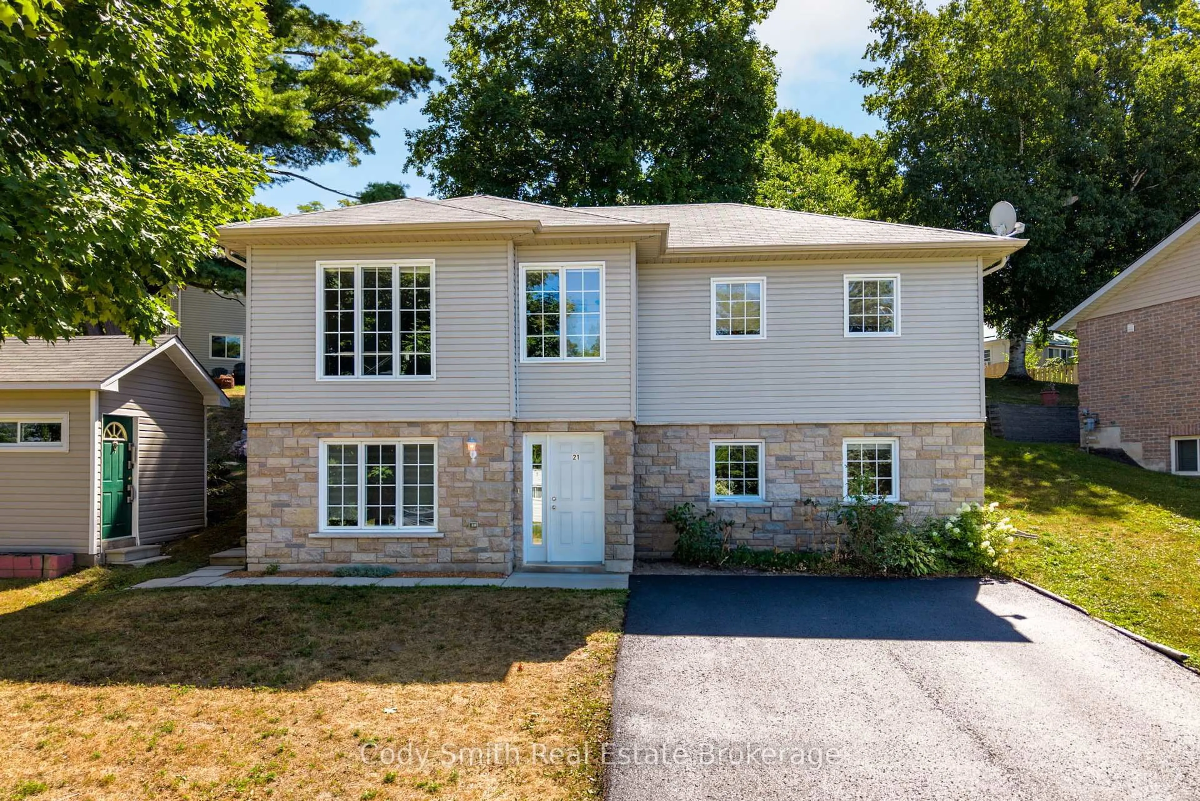 Home with brick exterior material, street for 21 CHURCH St, Penetanguishene Ontario L9M 1A9
