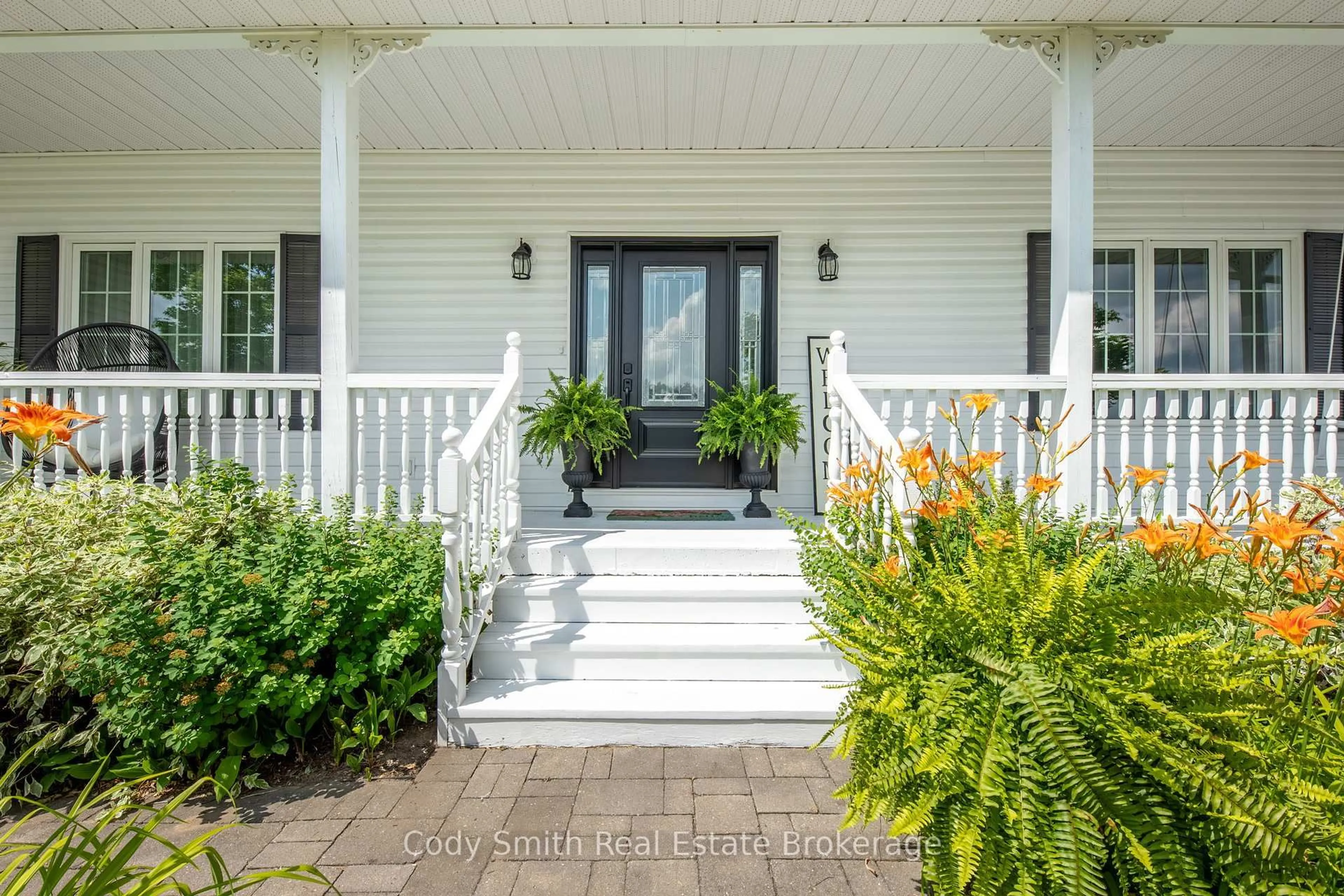 Indoor entryway for 3 BRECHIN Cres, Oro-Medonte Ontario L0K 1N0