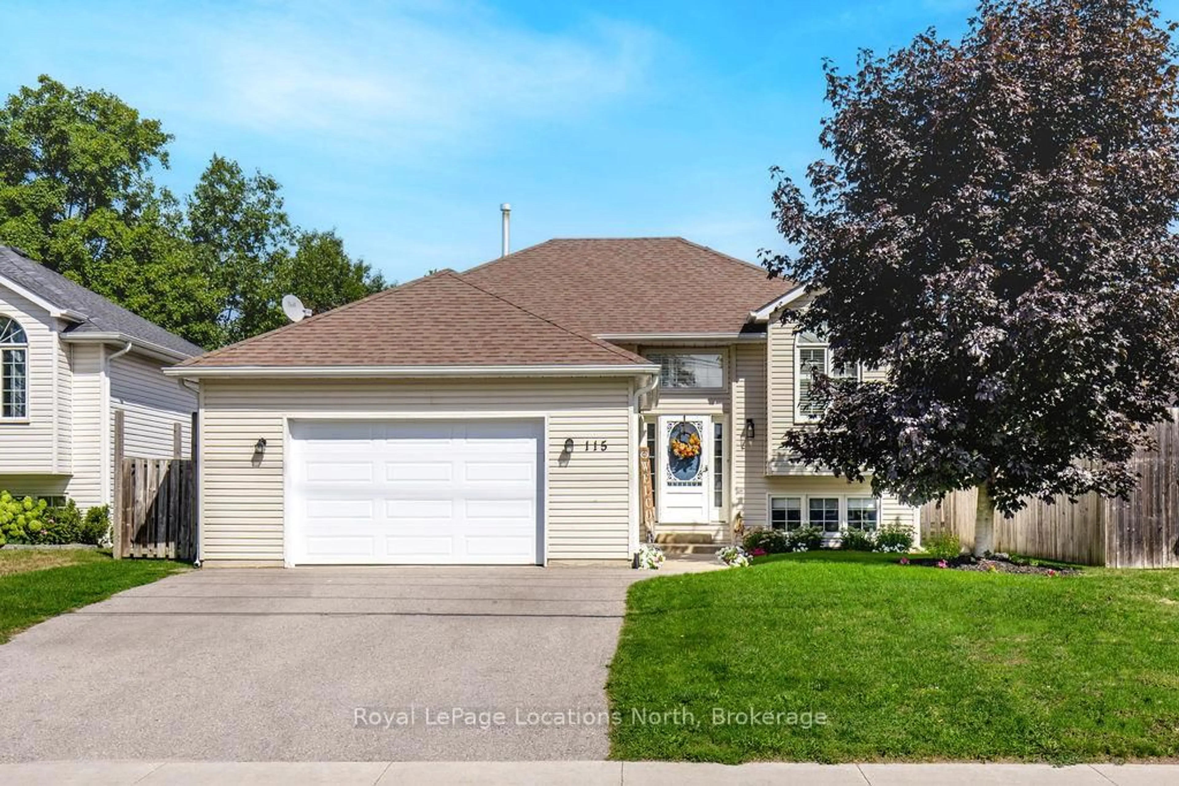Home with vinyl exterior material, street for 115 58th St, Wasaga Beach Ontario L9Z 2Z1