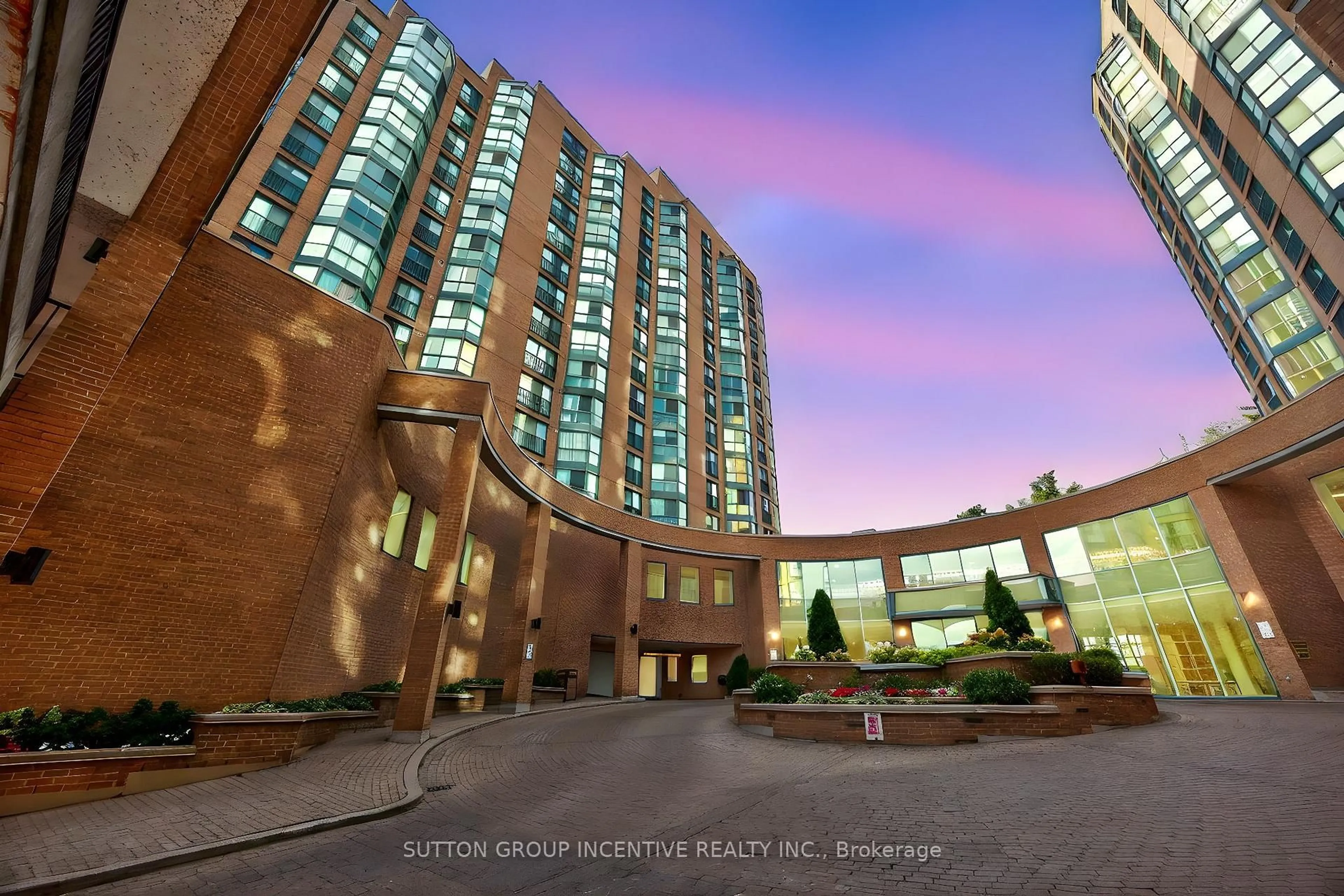 Indoor foyer for 140 Dunlop St #505, Barrie Ontario L4M 6H9