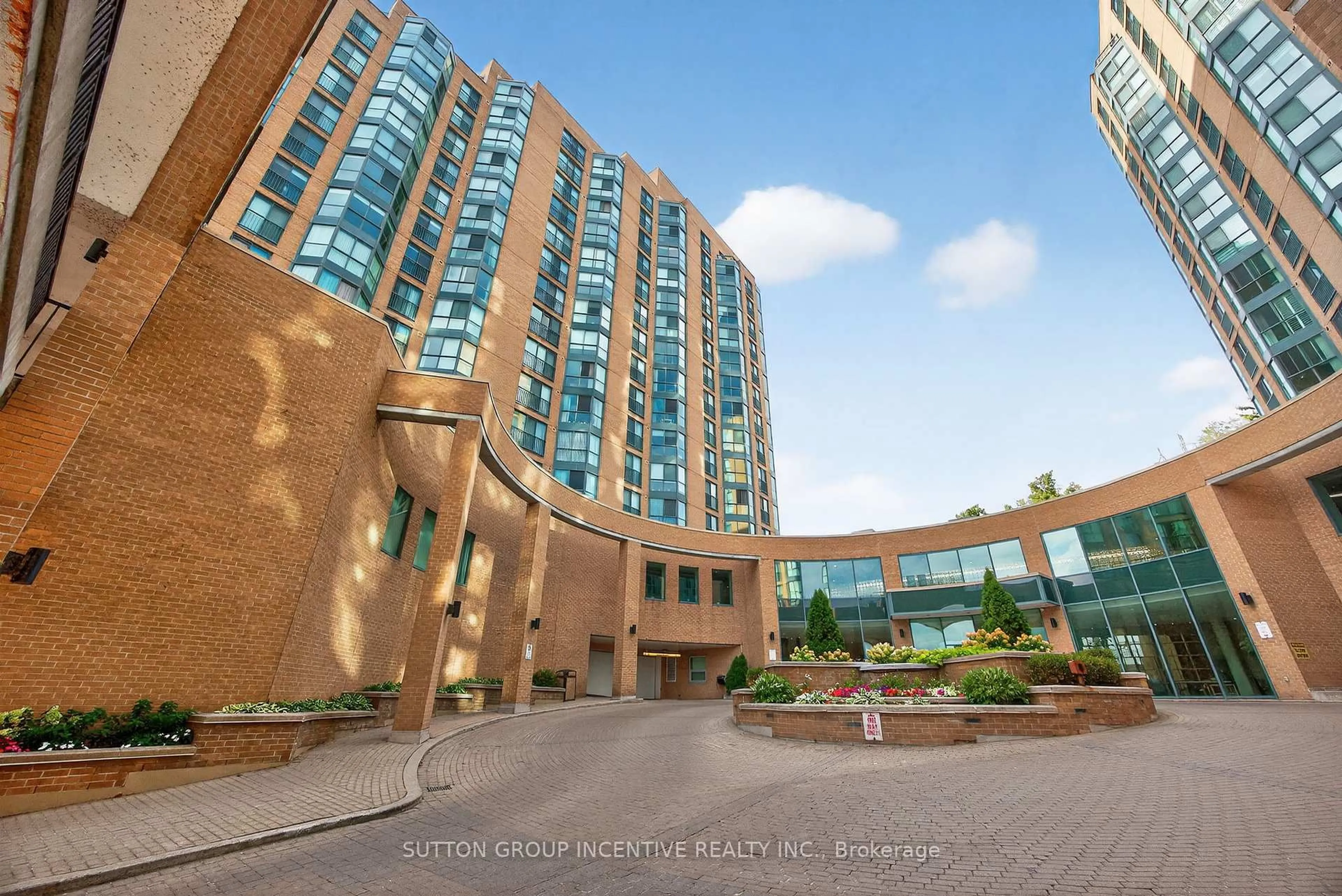 Indoor foyer for 140 Dunlop St #505, Barrie Ontario L4M 6H9