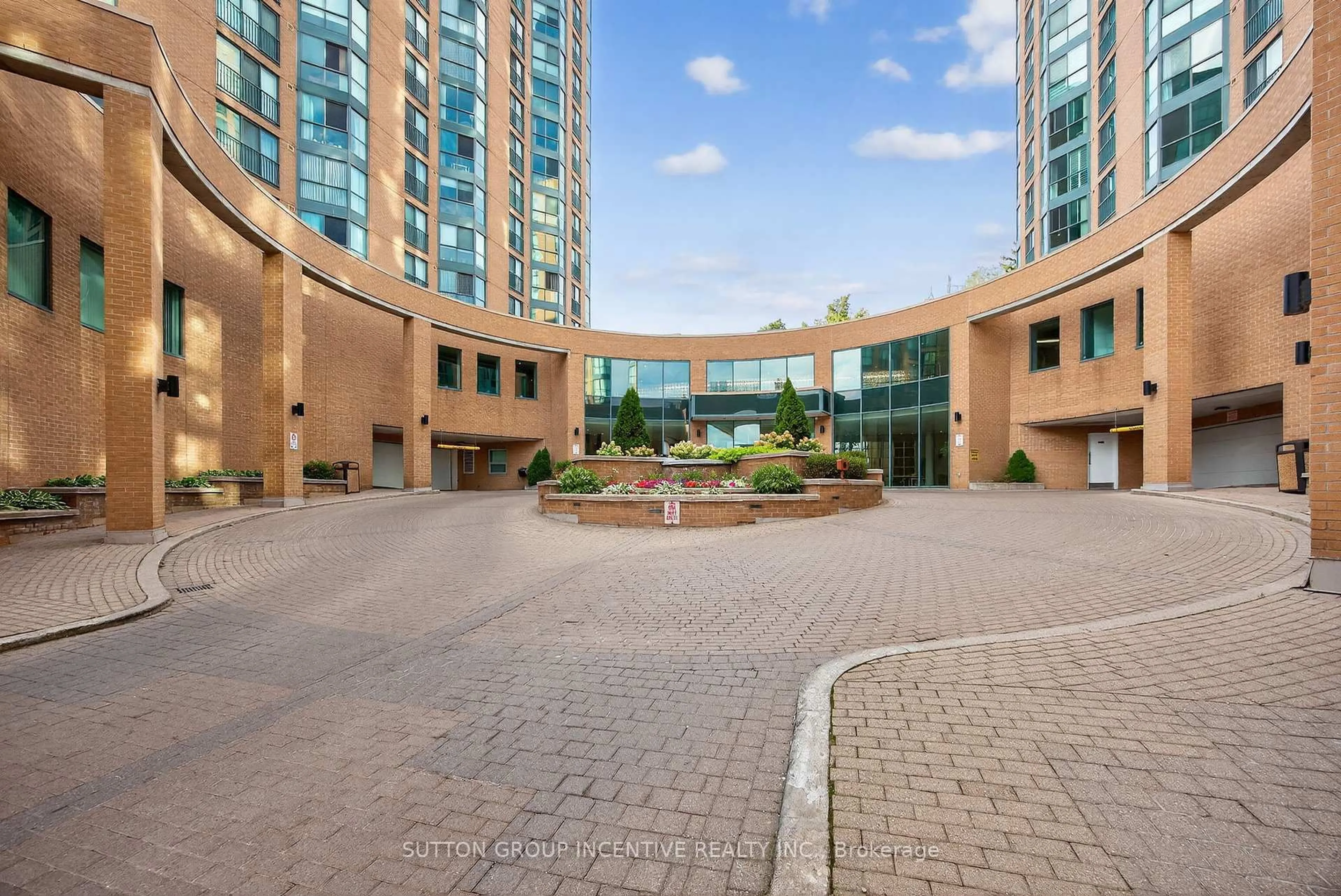 Indoor foyer for 140 Dunlop St #505, Barrie Ontario L4M 6H9