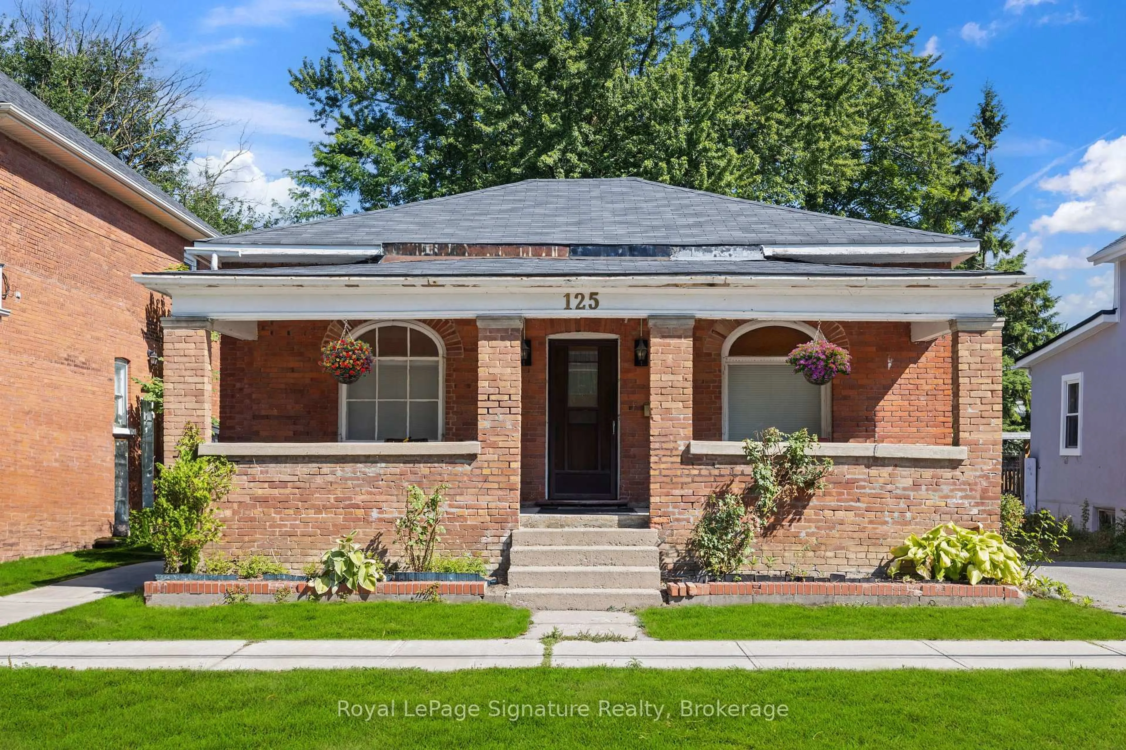 Home with brick exterior material, street for 125 Fourth St, Collingwood Ontario L9Y 1R6