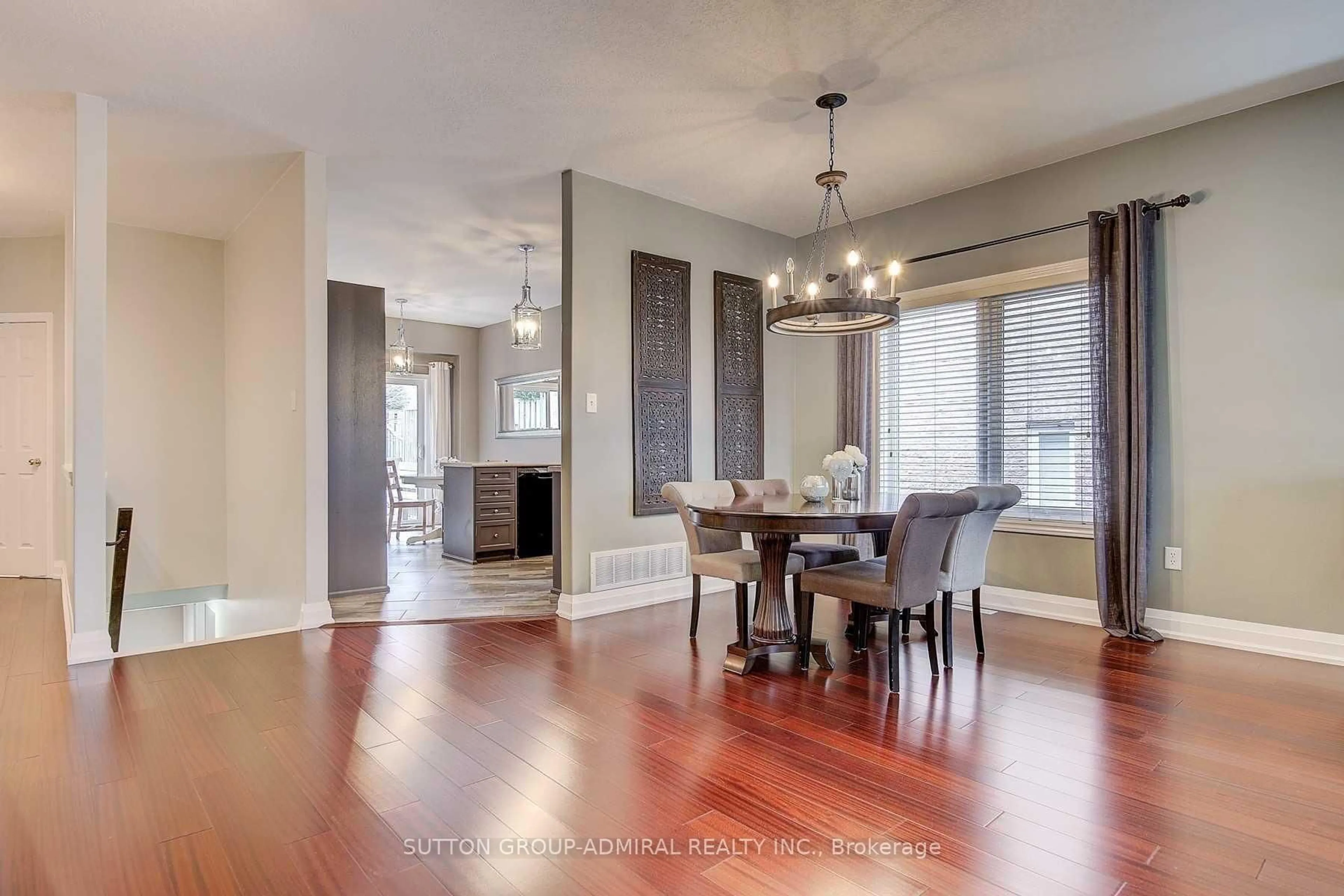 Dining room, wood/laminate floor for 21 Black Ash Tr, Barrie Ontario L4N 3K2
