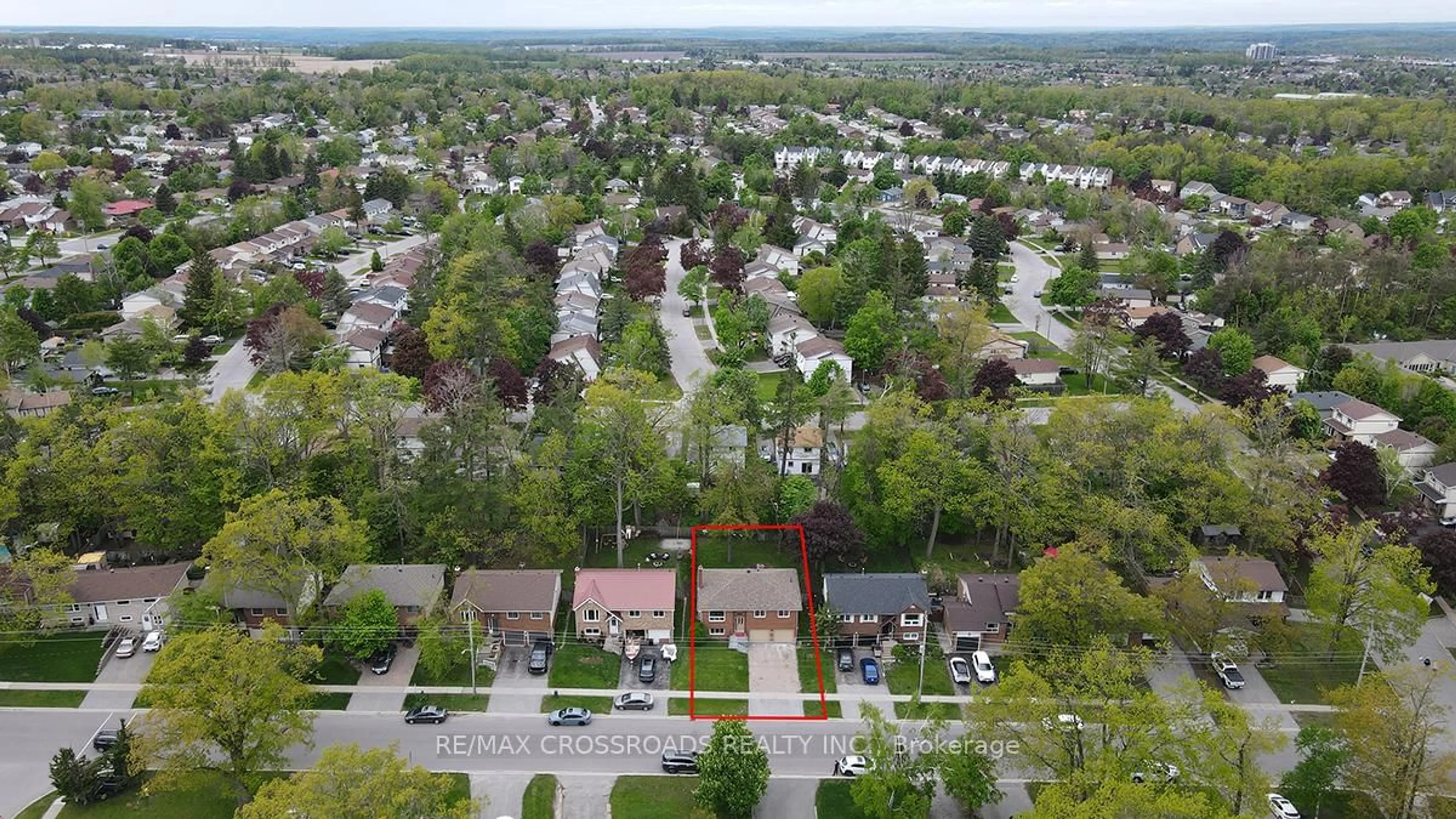 A pic from outside/outdoor area/front of a property/back of a property/a pic from drone, street for 160 letitia St, Barrie Ontario L4N 1P5