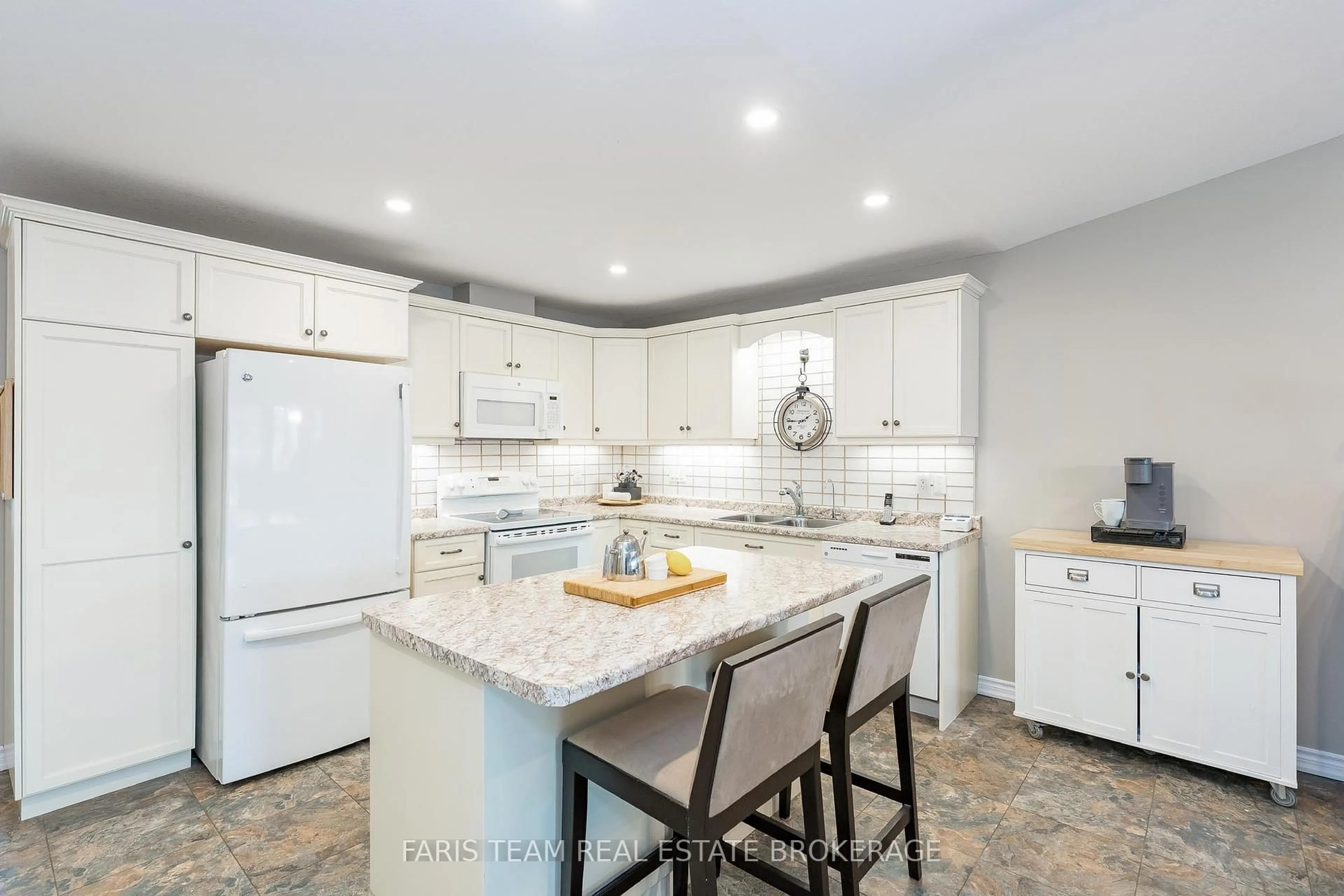 Open concept kitchen, ceramic/tile floor for 8 Chamberlain Cres, Penetanguishene Ontario L9M 0A5