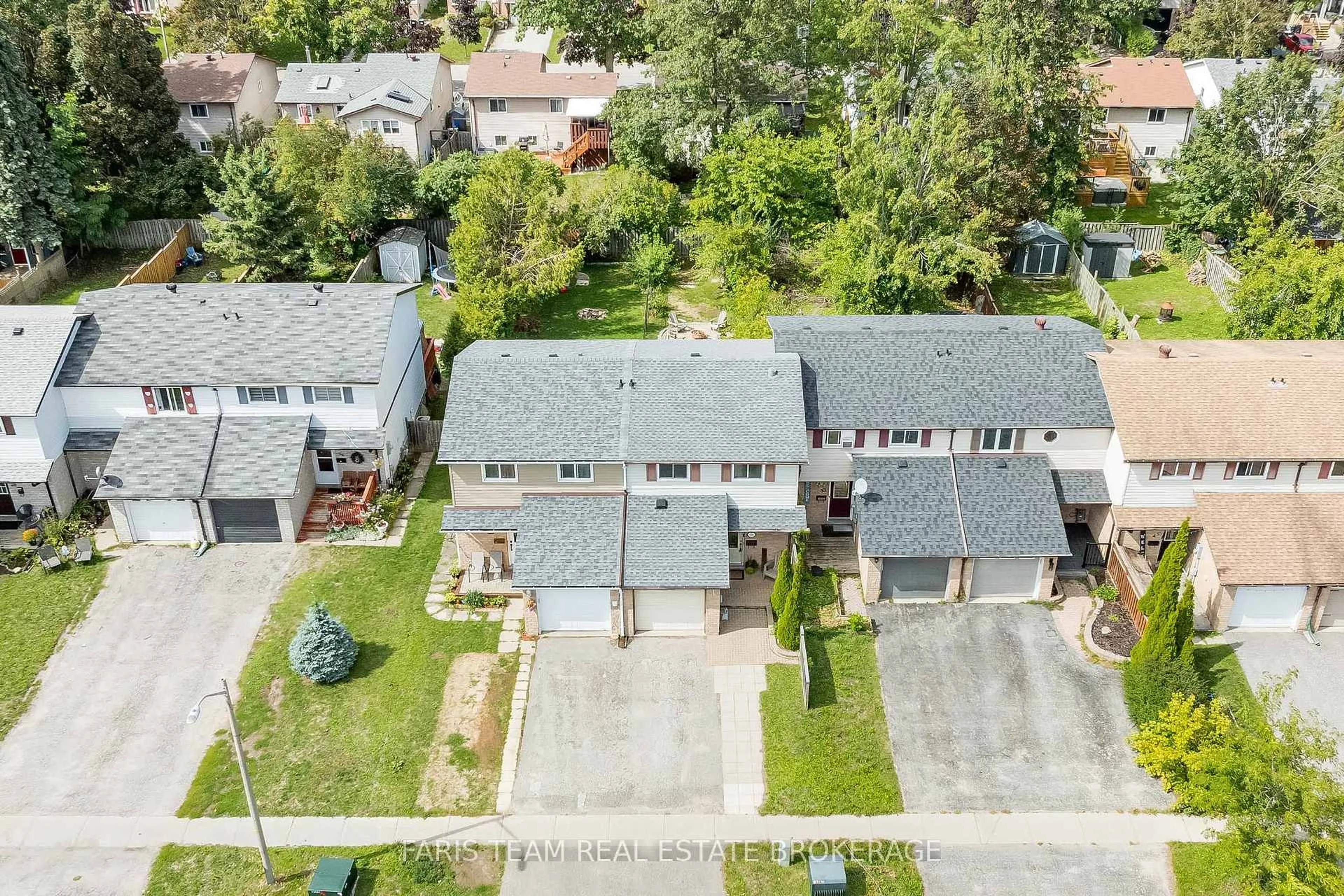 A pic from outside/outdoor area/front of a property/back of a property/a pic from drone, street for 55 Barrett Cres, Barrie Ontario L4N 5A4