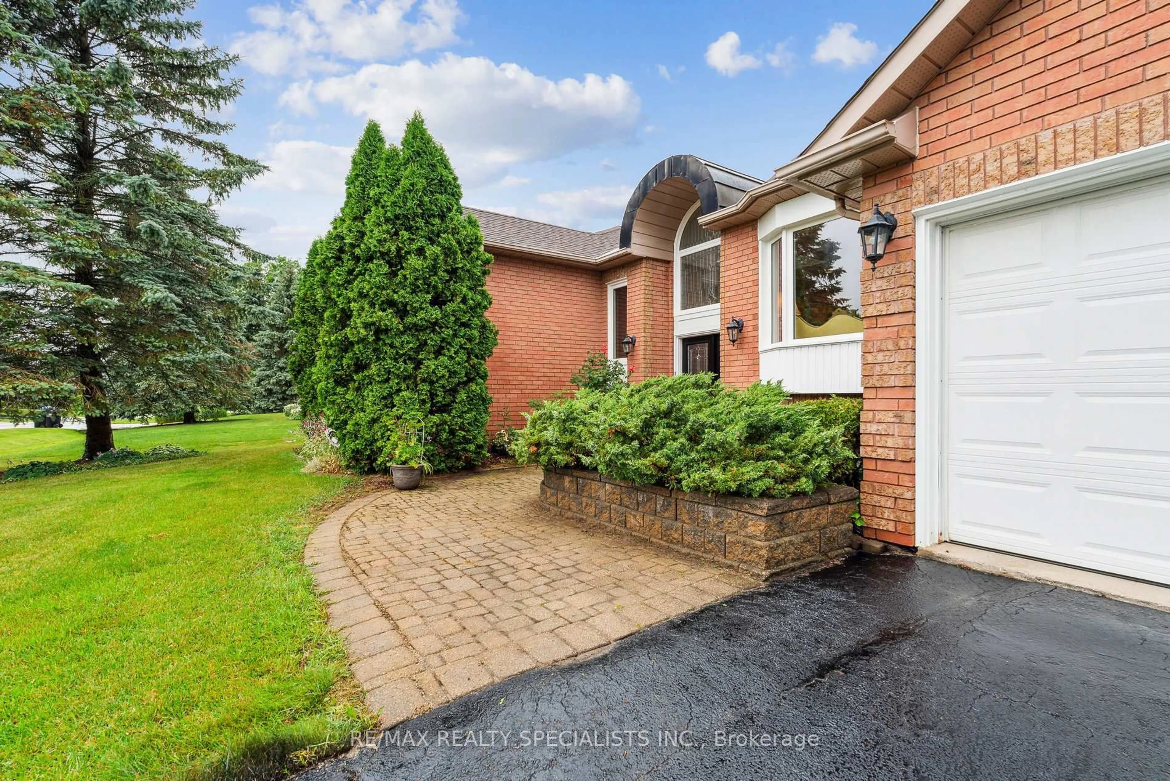 Home with brick exterior material, street for 22 Lamont Creek Dr, Wasaga Beach Ontario L9Z 1J9