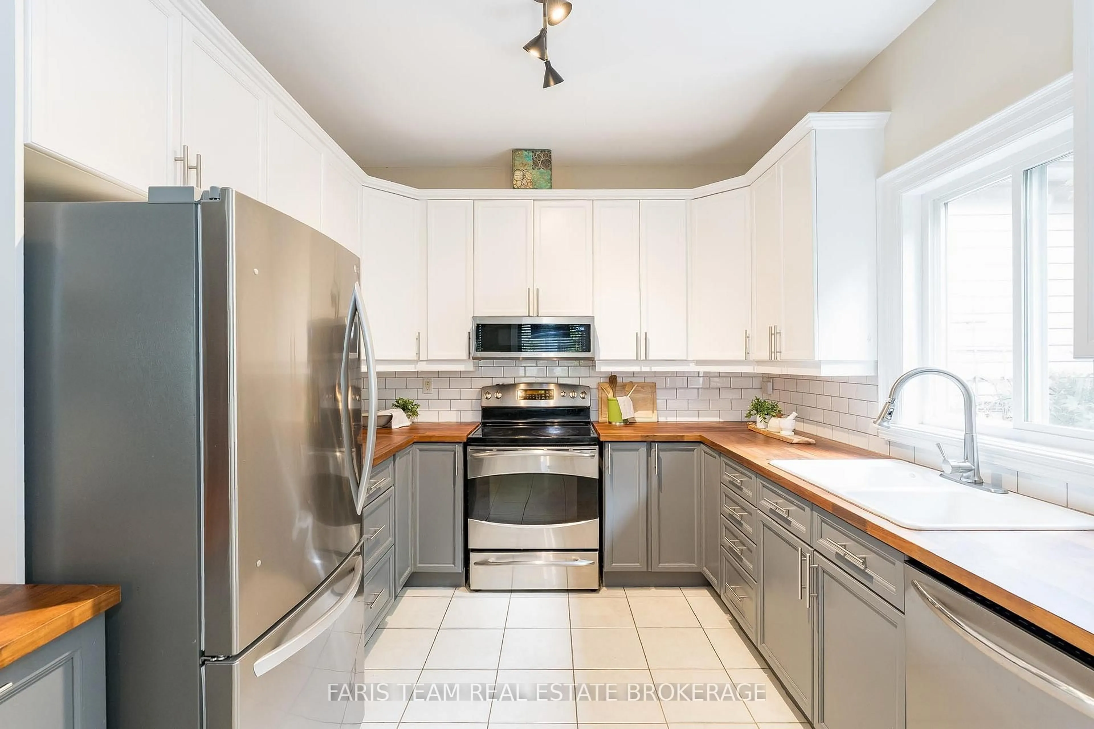 Unknown for 75 62nd St, Wasaga Beach Ontario L9Z 1V5