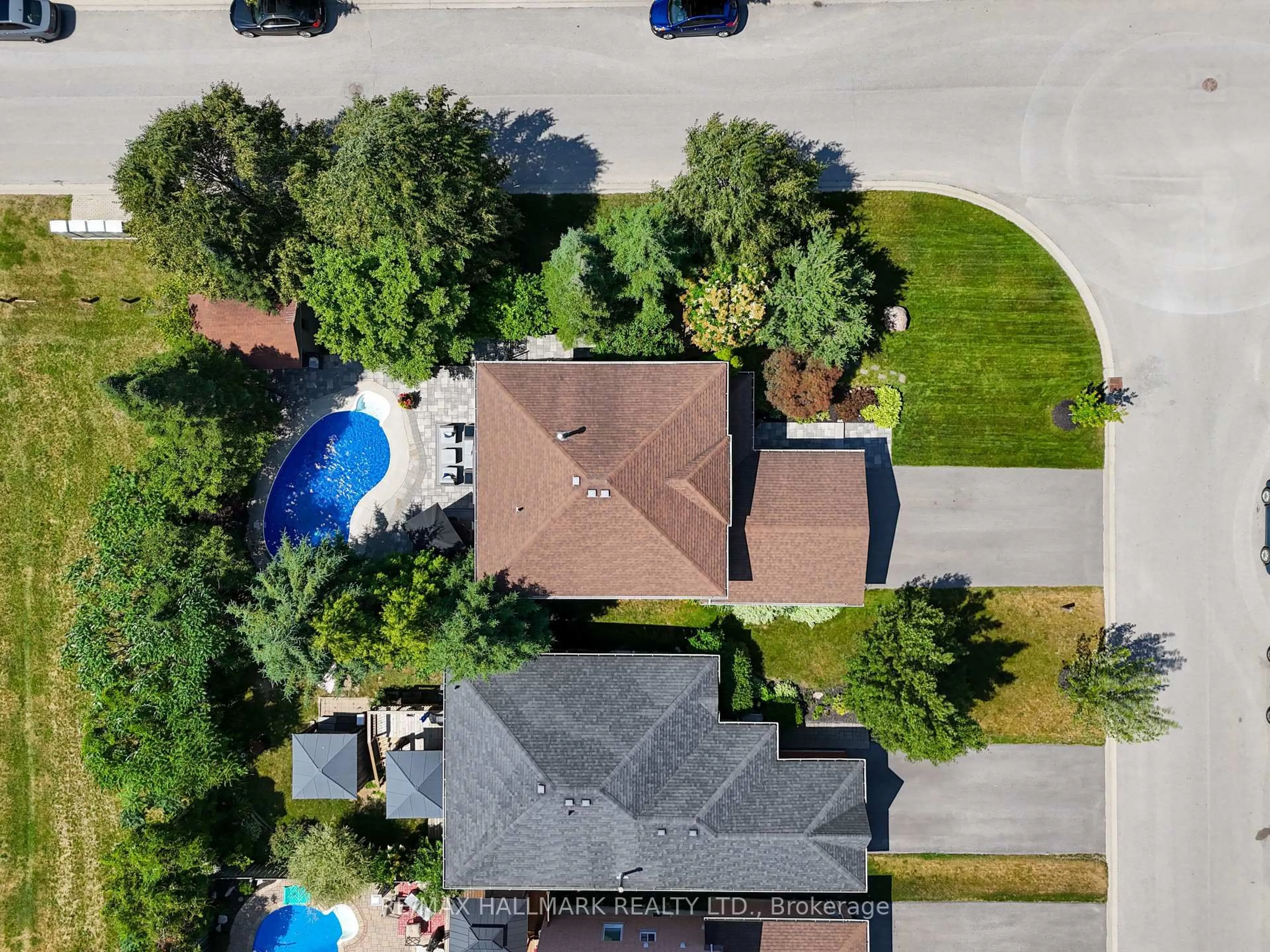 A pic from outside/outdoor area/front of a property/back of a property/a pic from drone, street for 50 Black Willow Dr, Barrie Ontario L4N 9M1