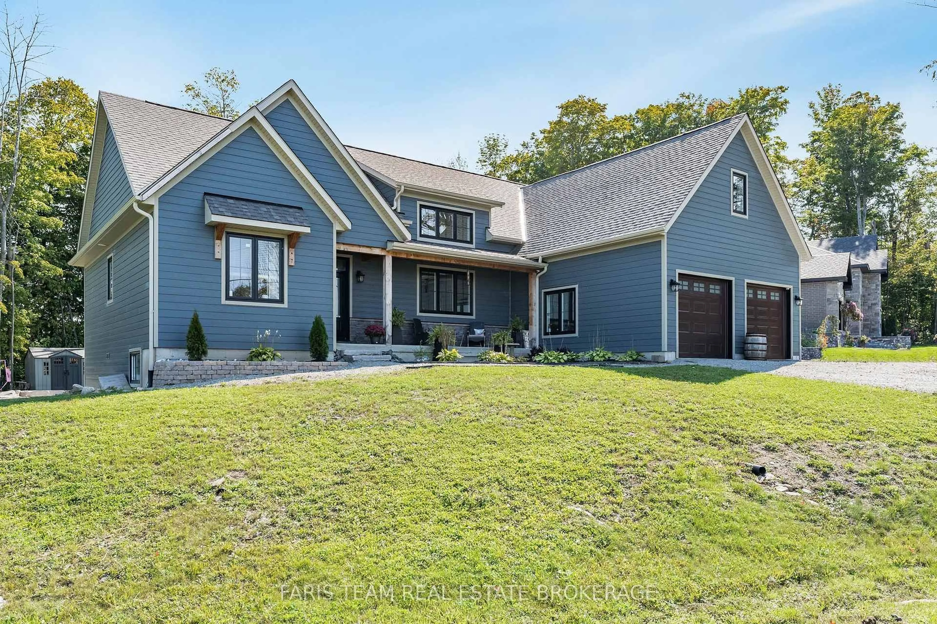 Home with vinyl exterior material, unknown for 32 Leisure Crt, Severn Ontario L0K 1E0