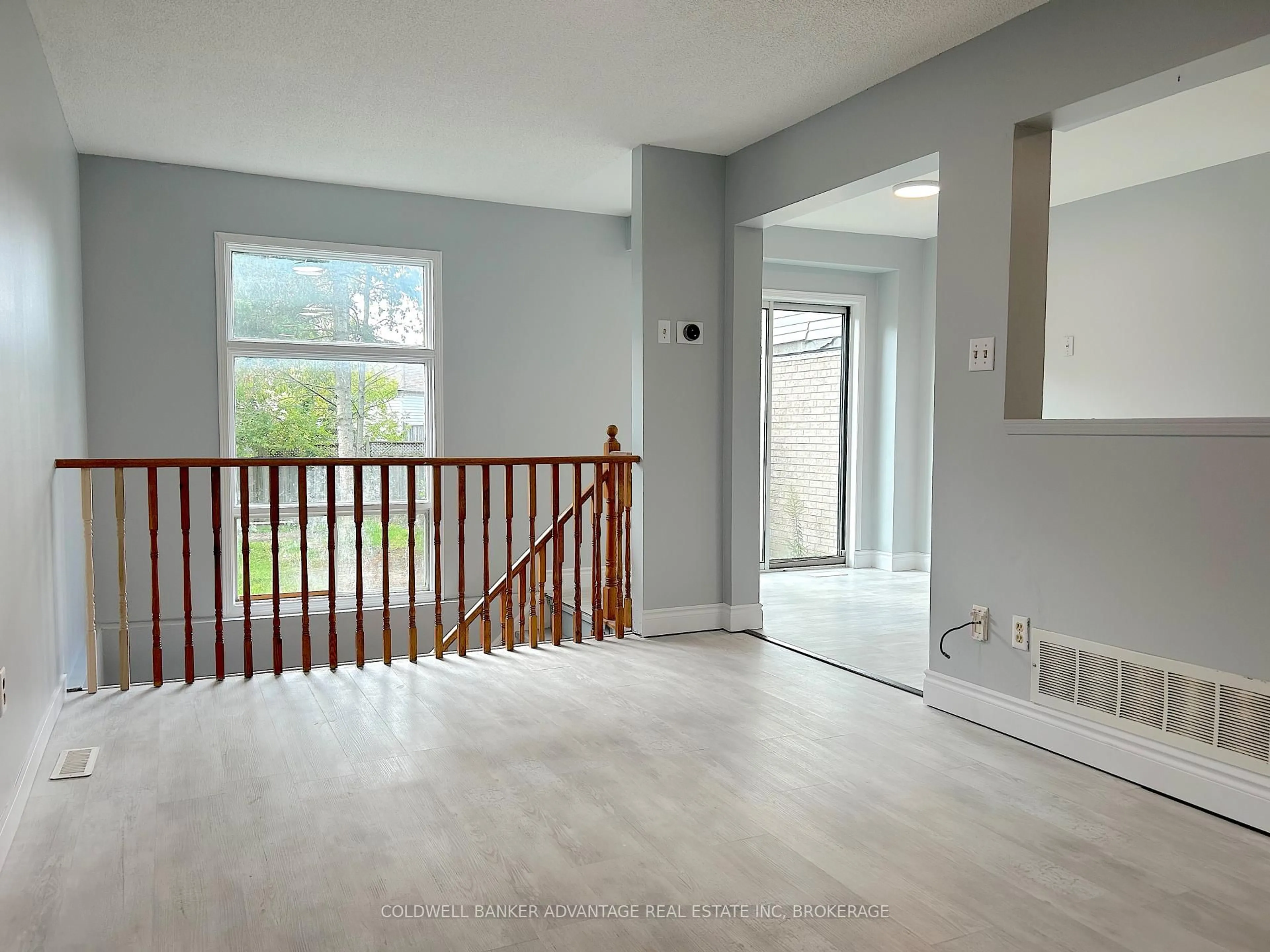 Unknown for 16 Cunningham Dr, Barrie Ontario L4N 8L3
