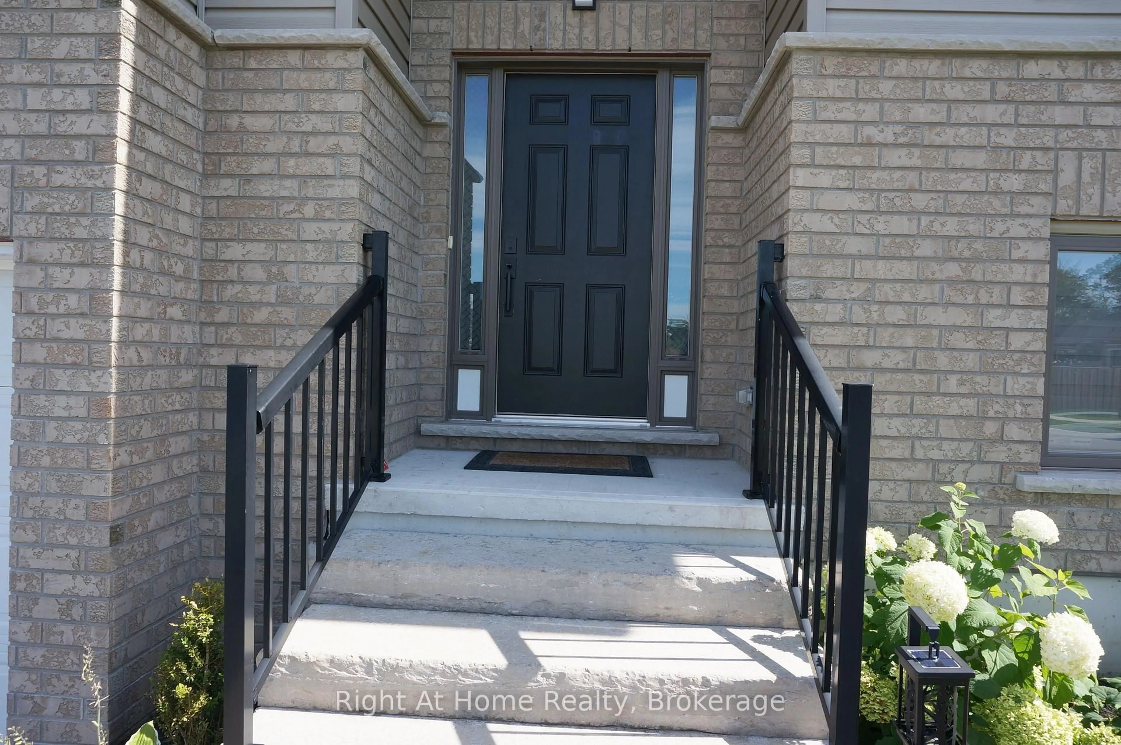 Indoor entryway for 23 Ralph Dalton Blvd, Tay Ontario L0K 2A0