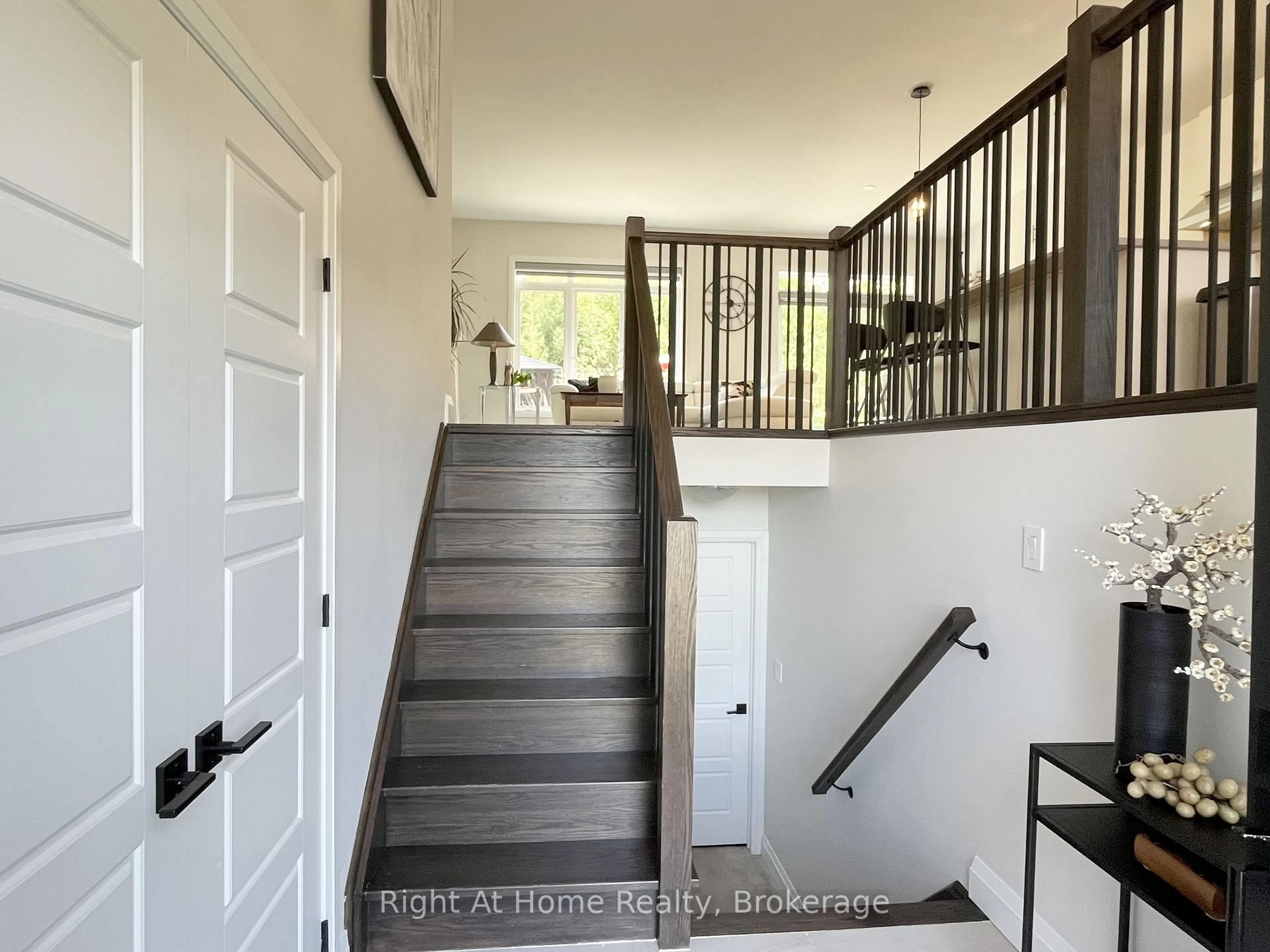 Indoor entryway for 23 Ralph Dalton Blvd, Tay Ontario L0K 2A0