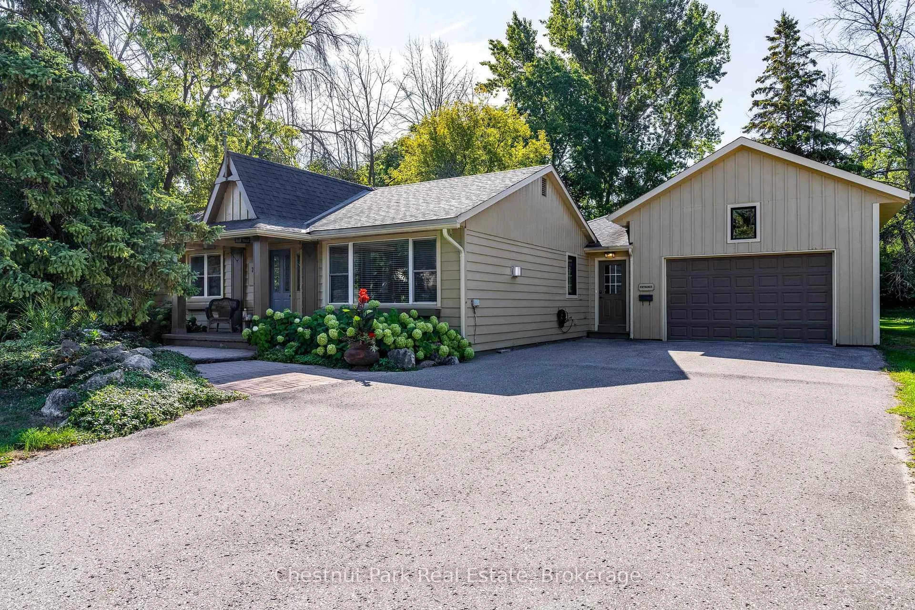 Home with brick exterior material, street for 72 Campbell St, Collingwood Ontario L9Y 2K8