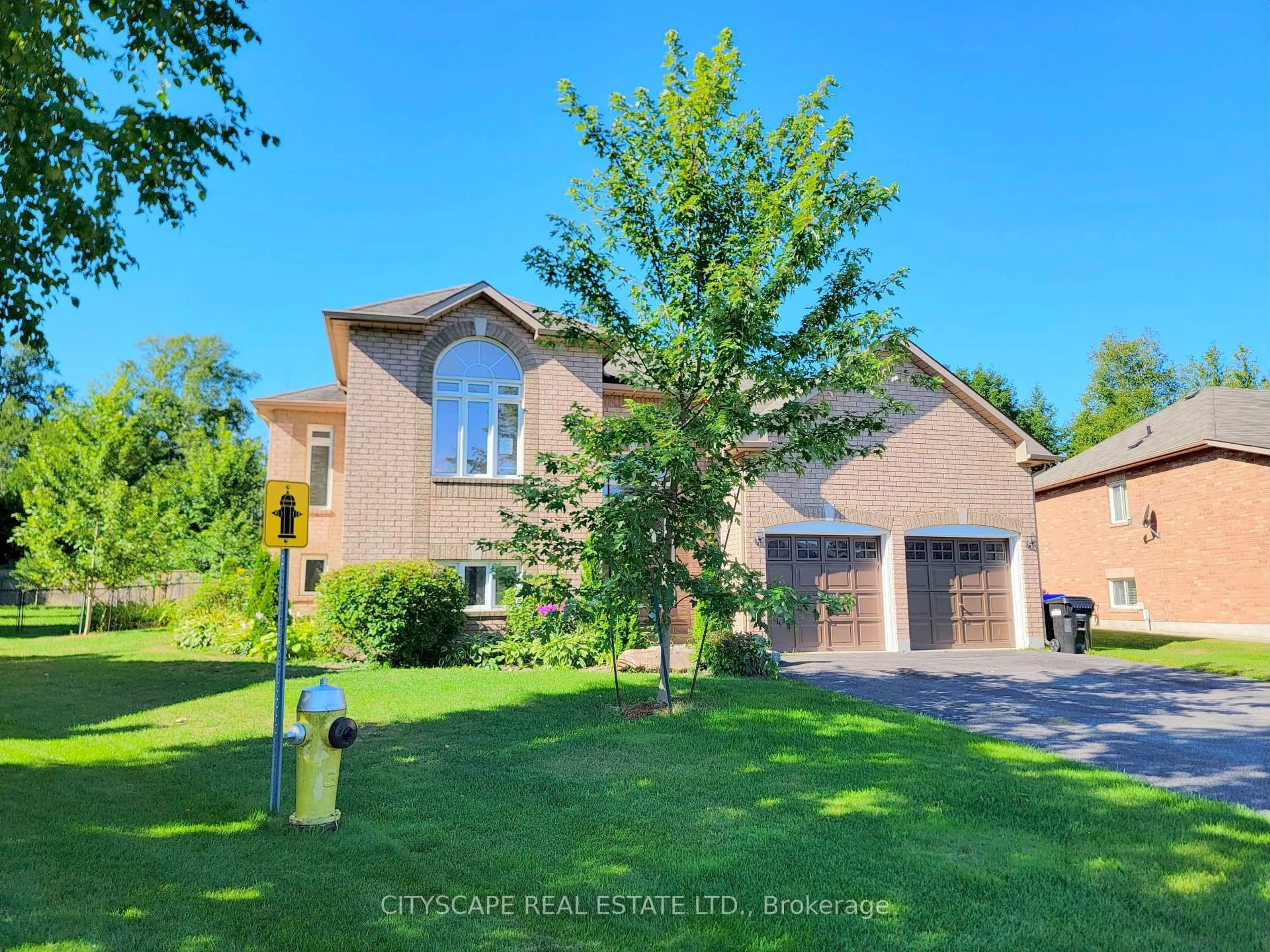 A pic from outside/outdoor area/front of a property/back of a property/a pic from drone, street for 6 Cherry Sands Cres, Wasaga Beach Ontario L9Z 1P5