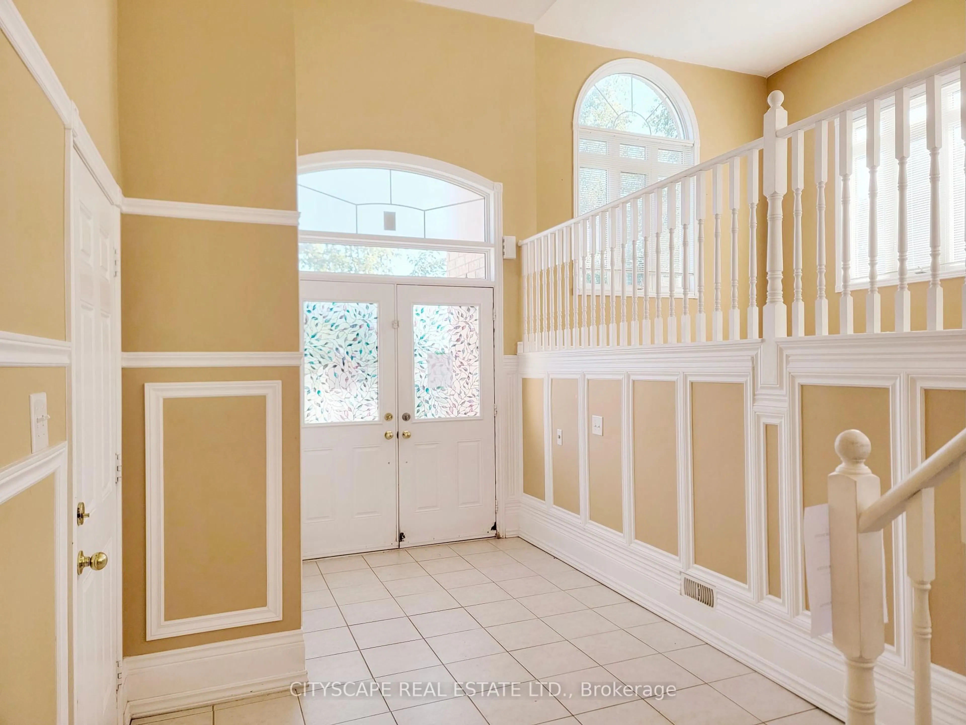 Indoor foyer for 6 Cherry Sands Cres, Wasaga Beach Ontario L9Z 1P5