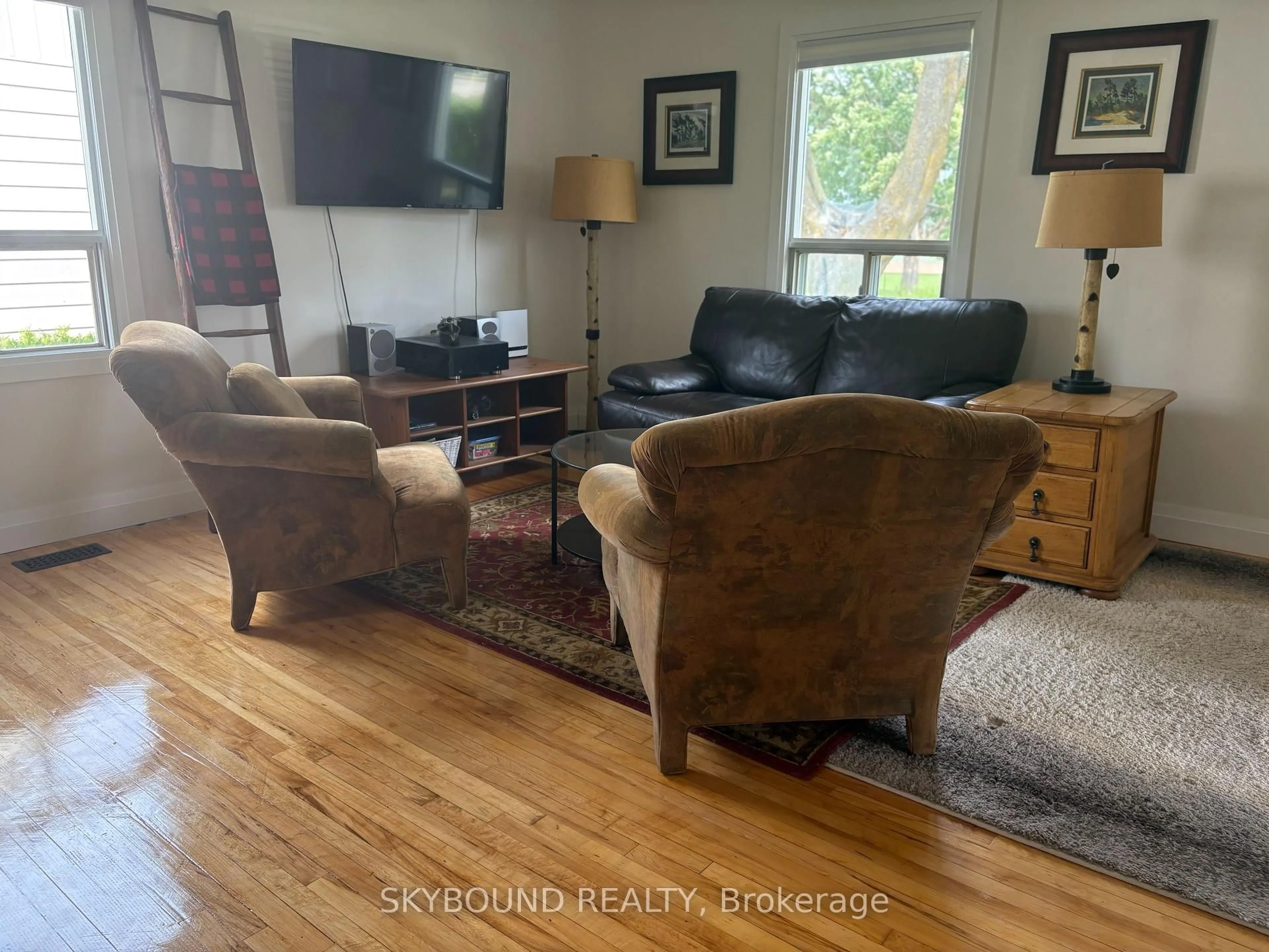 Living room with furniture, wood/laminate floor for 139 Memorial Avenue Ave, Orillia Ontario L3V 5X1