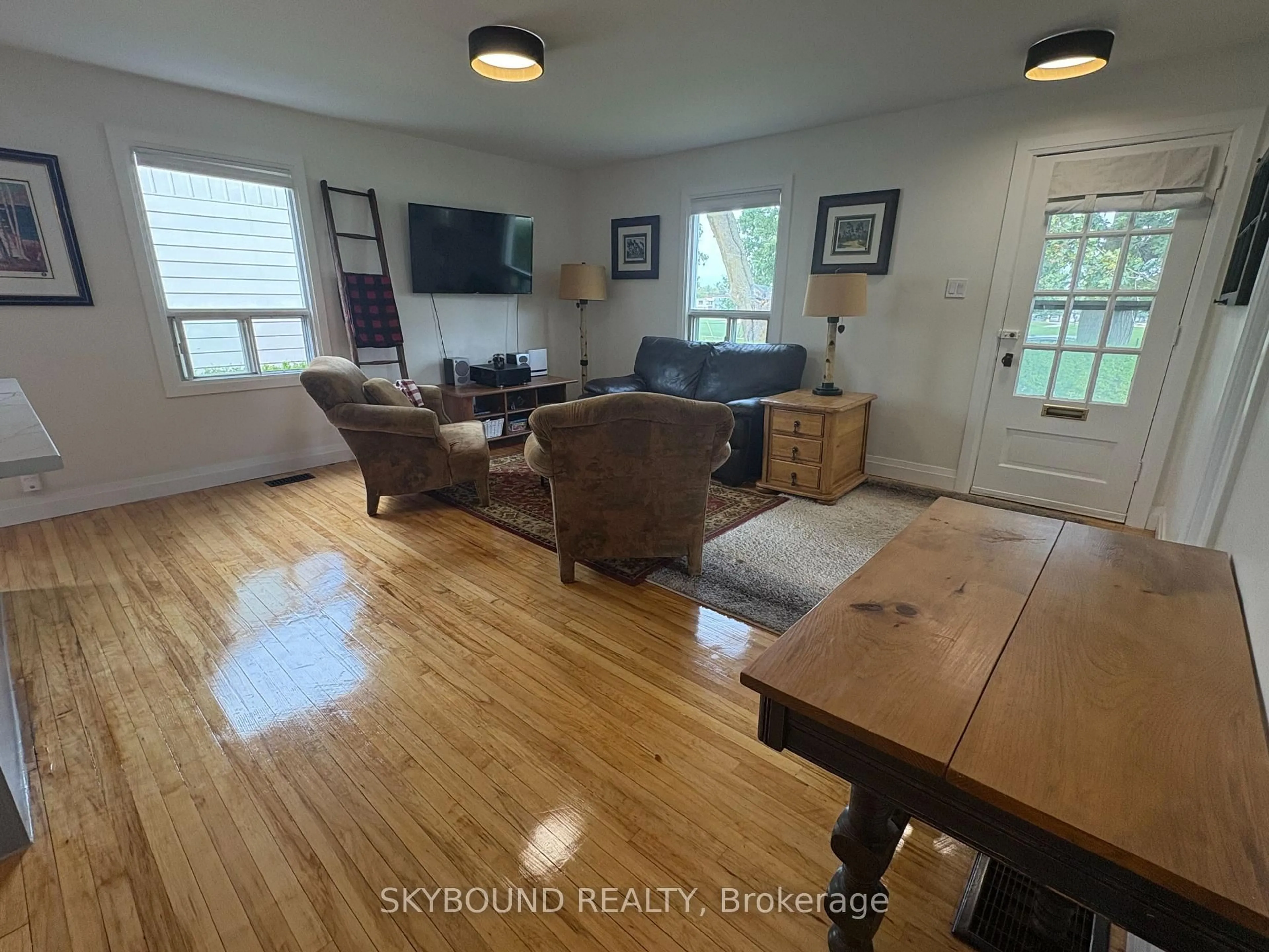 A pic of a room for 139 Memorial Avenue Ave, Orillia Ontario L3V 5X1