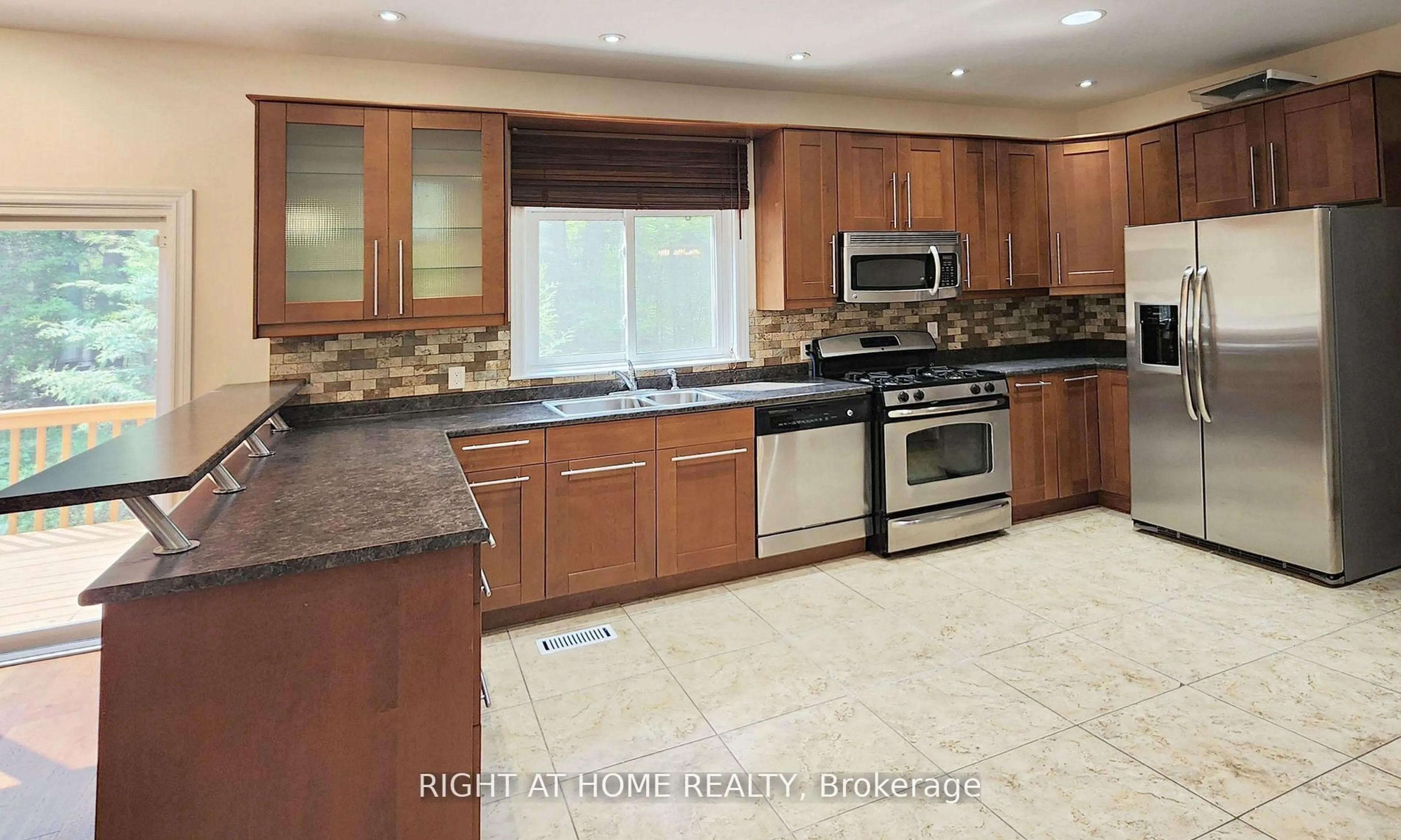 Open concept kitchen, ceramic/tile floor for 2384 Champlain Rd, Tiny Ontario L9M 0C9