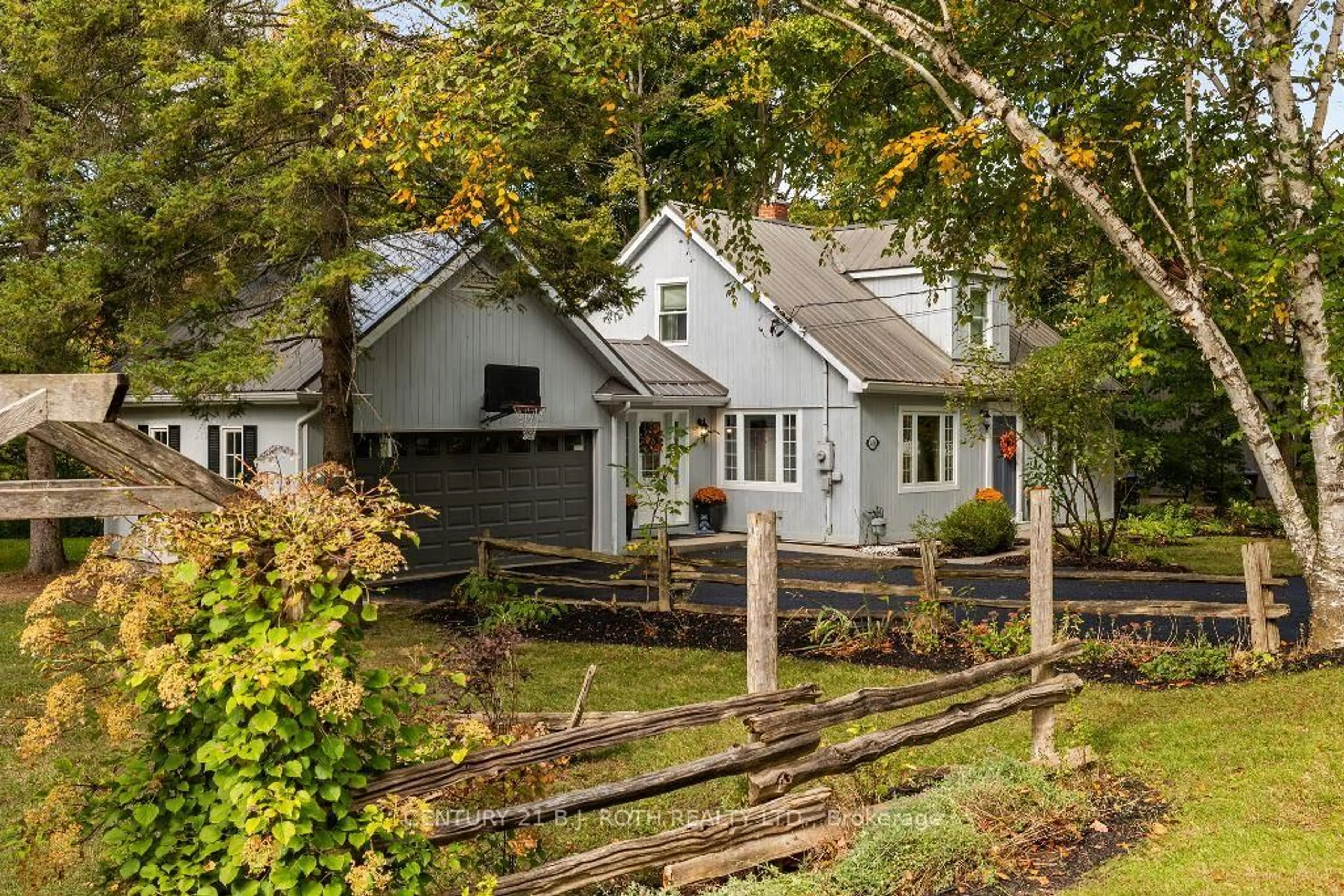 A pic from outside/outdoor area/front of a property/back of a property/a pic from drone, street for 88 Finlay Mill Rd, Springwater Ontario L9X 0L6