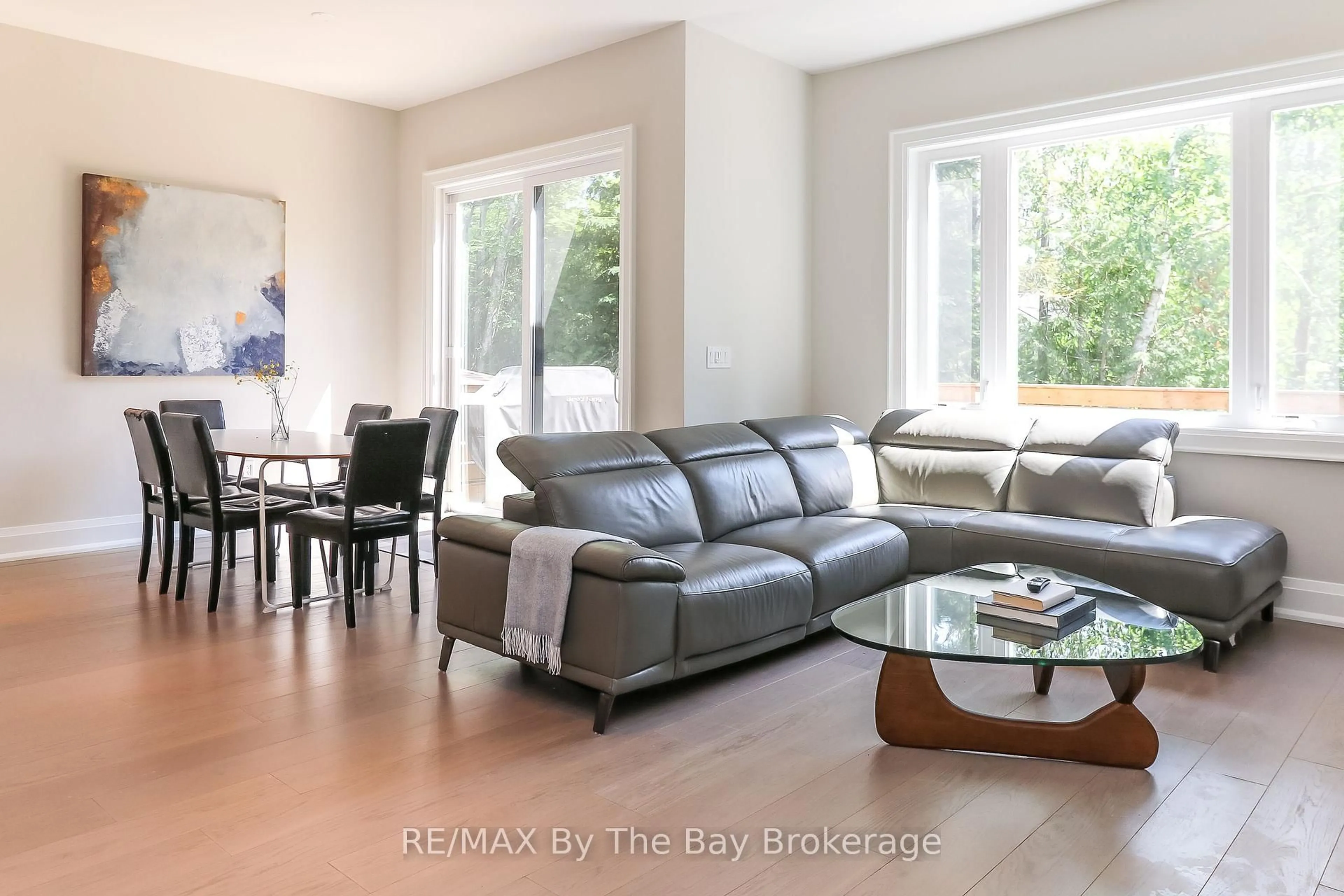 Living room with furniture, unknown for 35 48TH St, Wasaga Beach Ontario L9Z 1Y3
