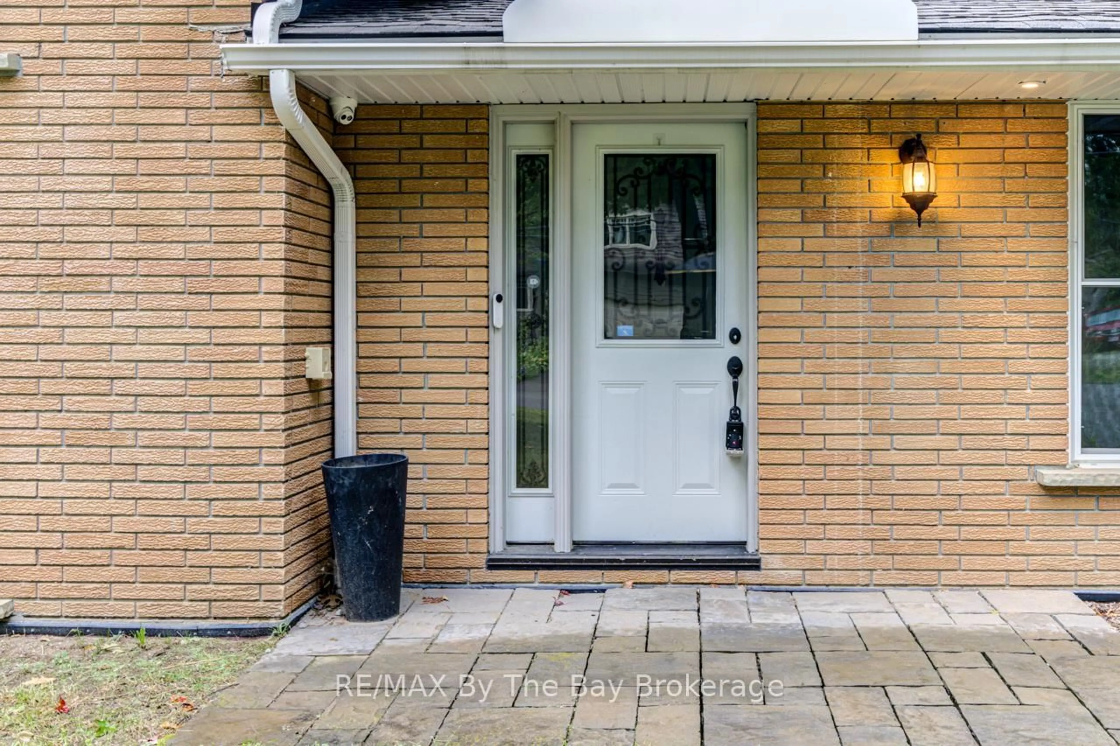 Indoor entryway for 63 Rodrium Rd, Wasaga Beach Ontario L9Z 1R5