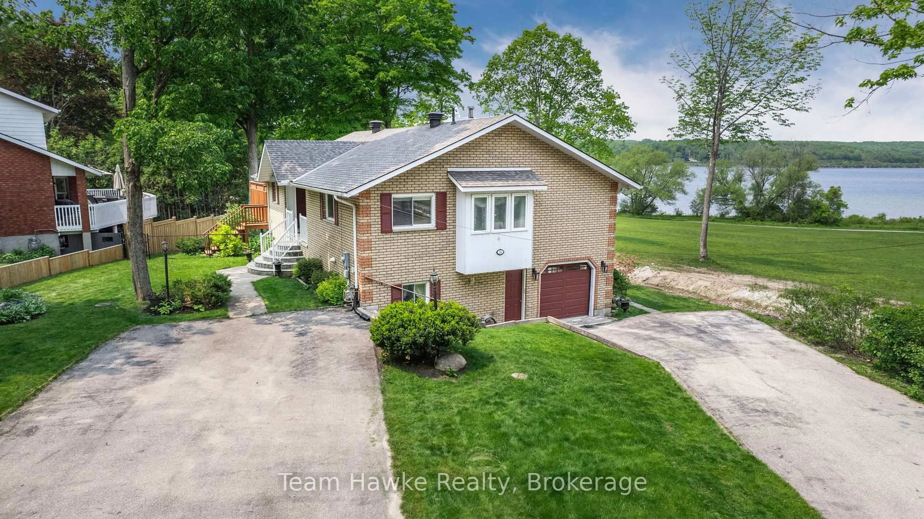 A pic from outside/outdoor area/front of a property/back of a property/a pic from drone, water/lake/river/ocean view for 26 Jury Dr, Penetanguishene Ontario L9M 1G1