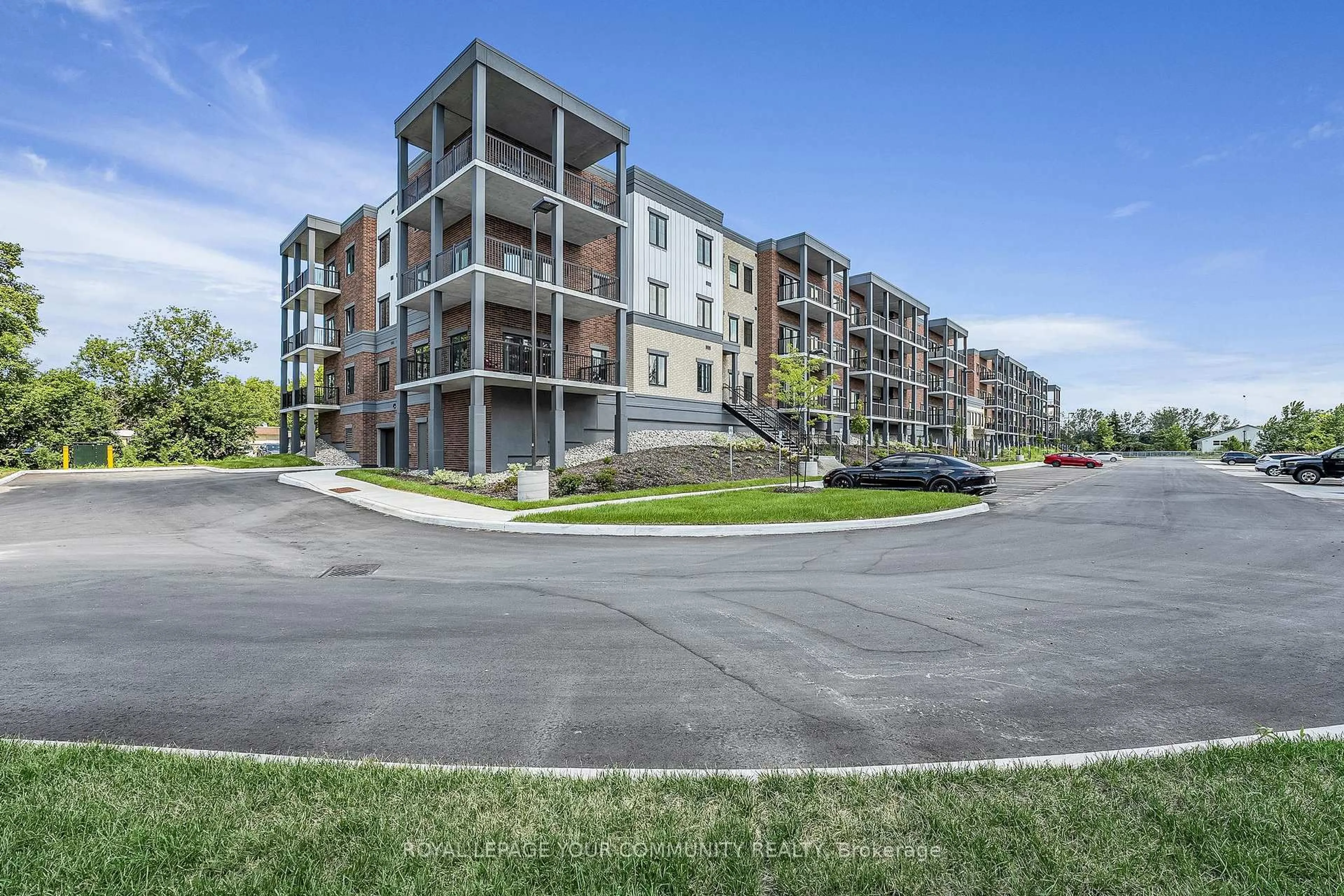 A pic from outside/outdoor area/front of a property/back of a property/a pic from drone, unknown for 121 Mary St #211, Clearview Ontario L0M 1G0