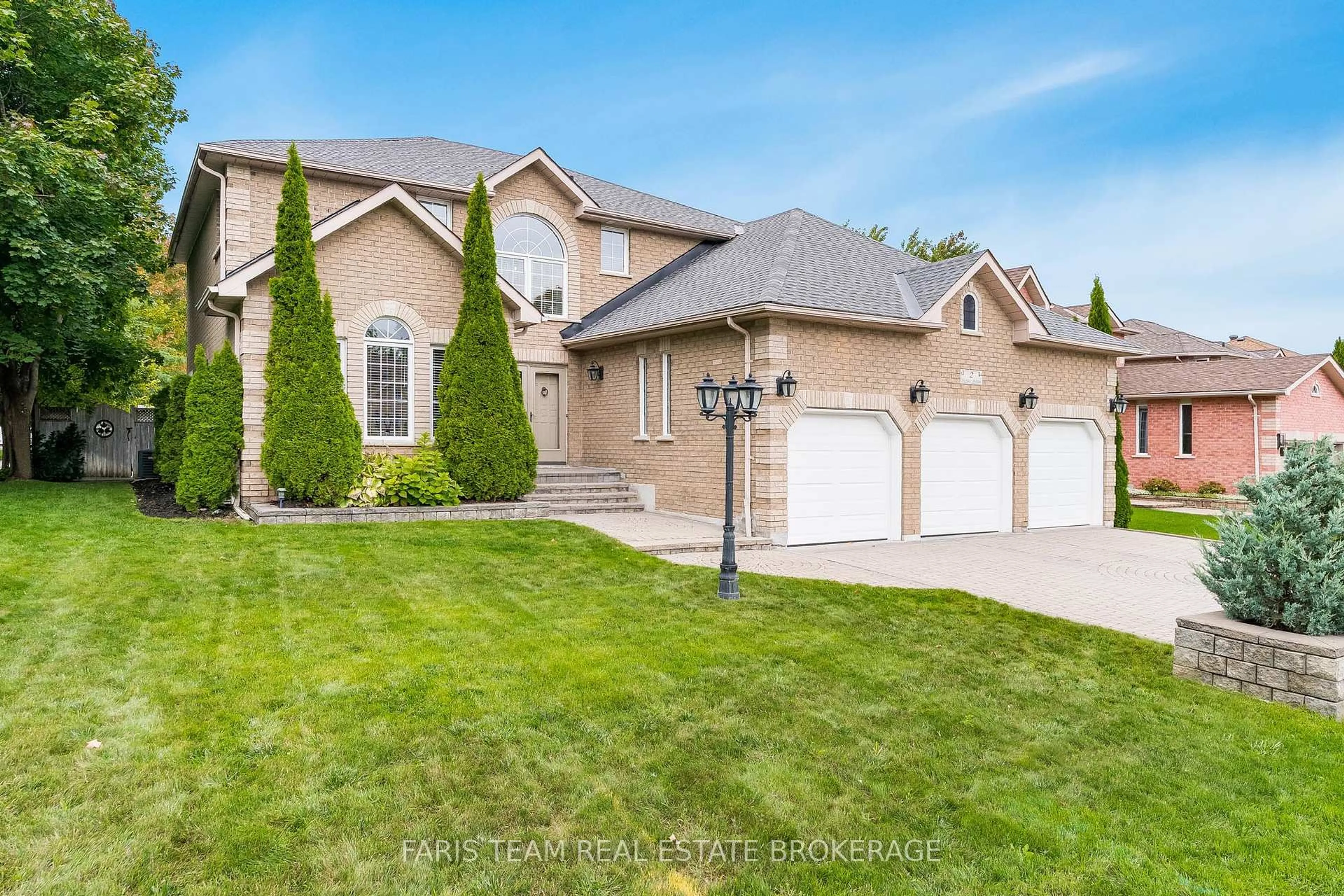 Home with vinyl exterior material, street for 2 Sumac St, Barrie Ontario L4N 9R8