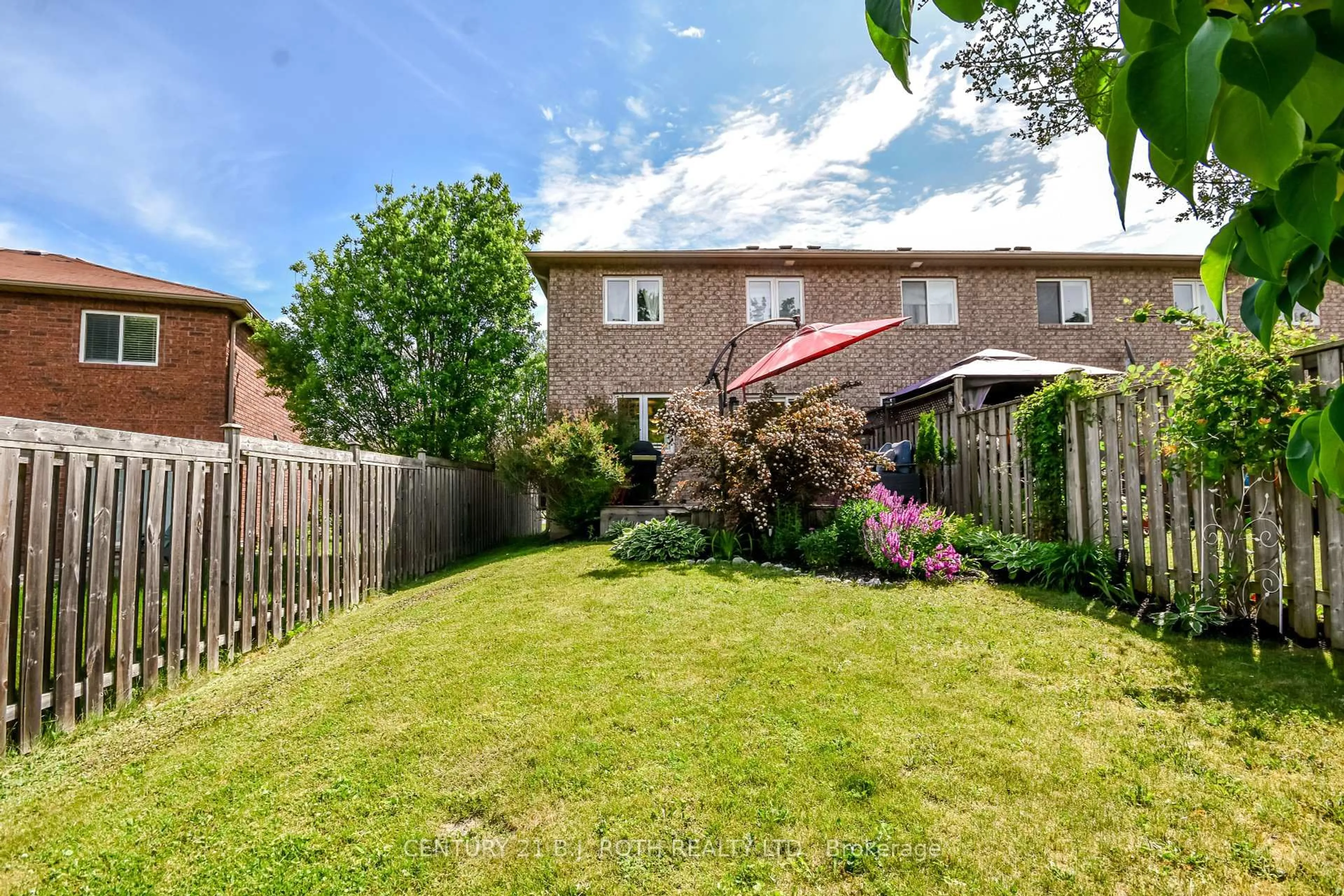 Patio, street for 32 Goodwin Dr, Barrie Ontario L4N 5Z7