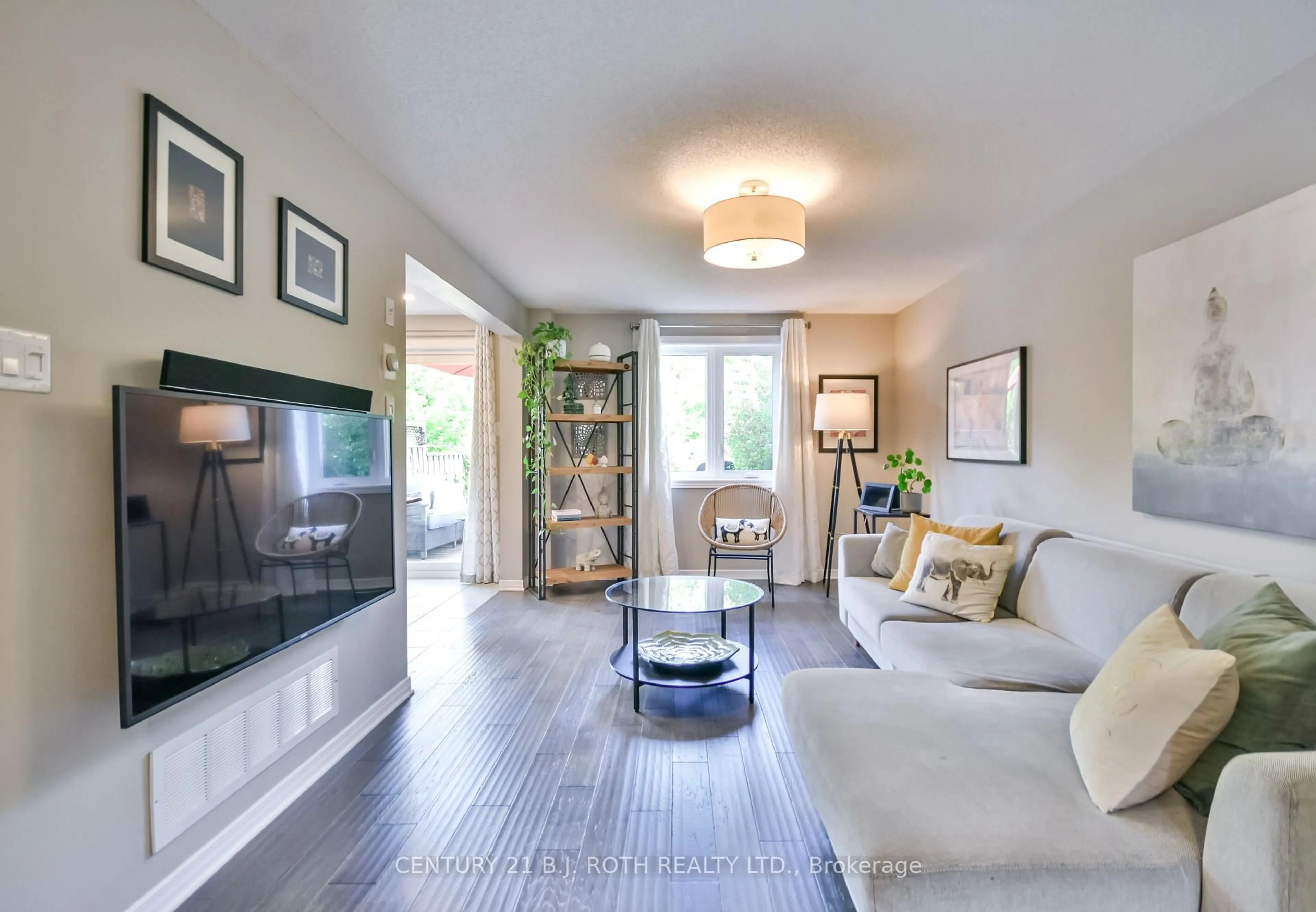 Living room with furniture, unknown for 32 Goodwin Dr, Barrie Ontario L4N 5Z7