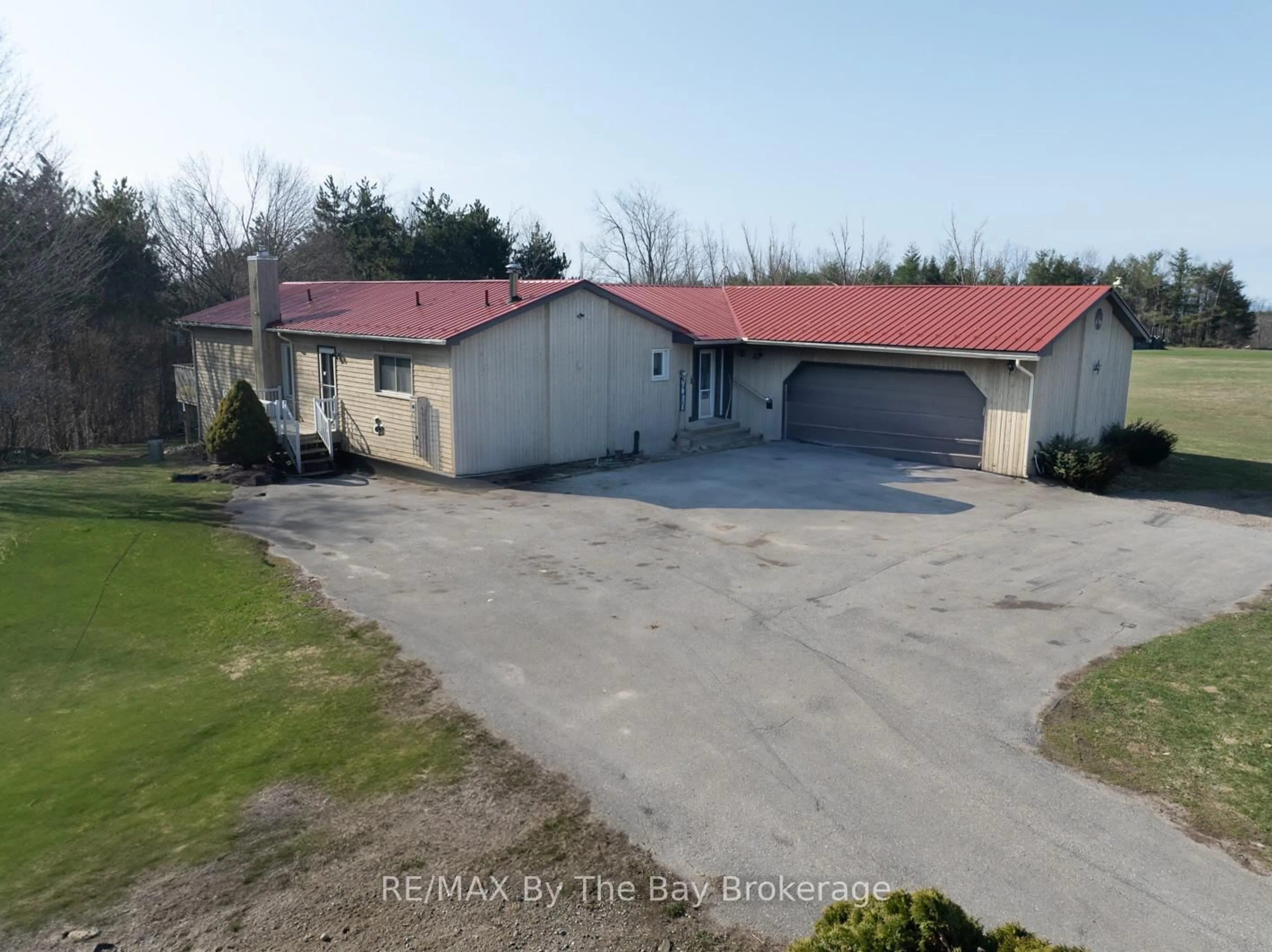 A pic from outside/outdoor area/front of a property/back of a property/a pic from drone, building for 193 14 Concession, Tiny Ontario L9M 2H7