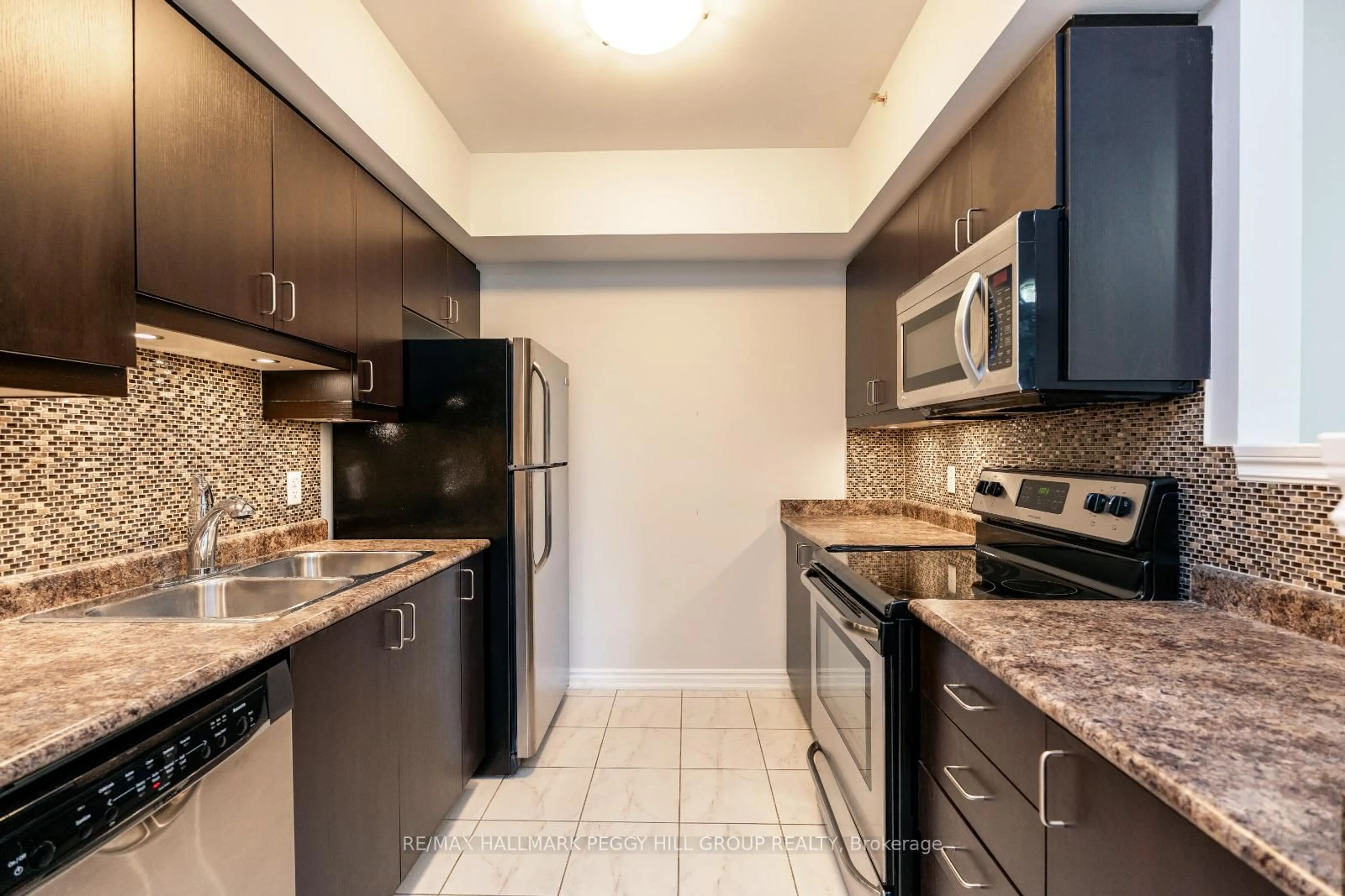 Standard kitchen, ceramic/tile floor for 39 Ferndale Dr #205, Barrie Ontario L4N 5T5