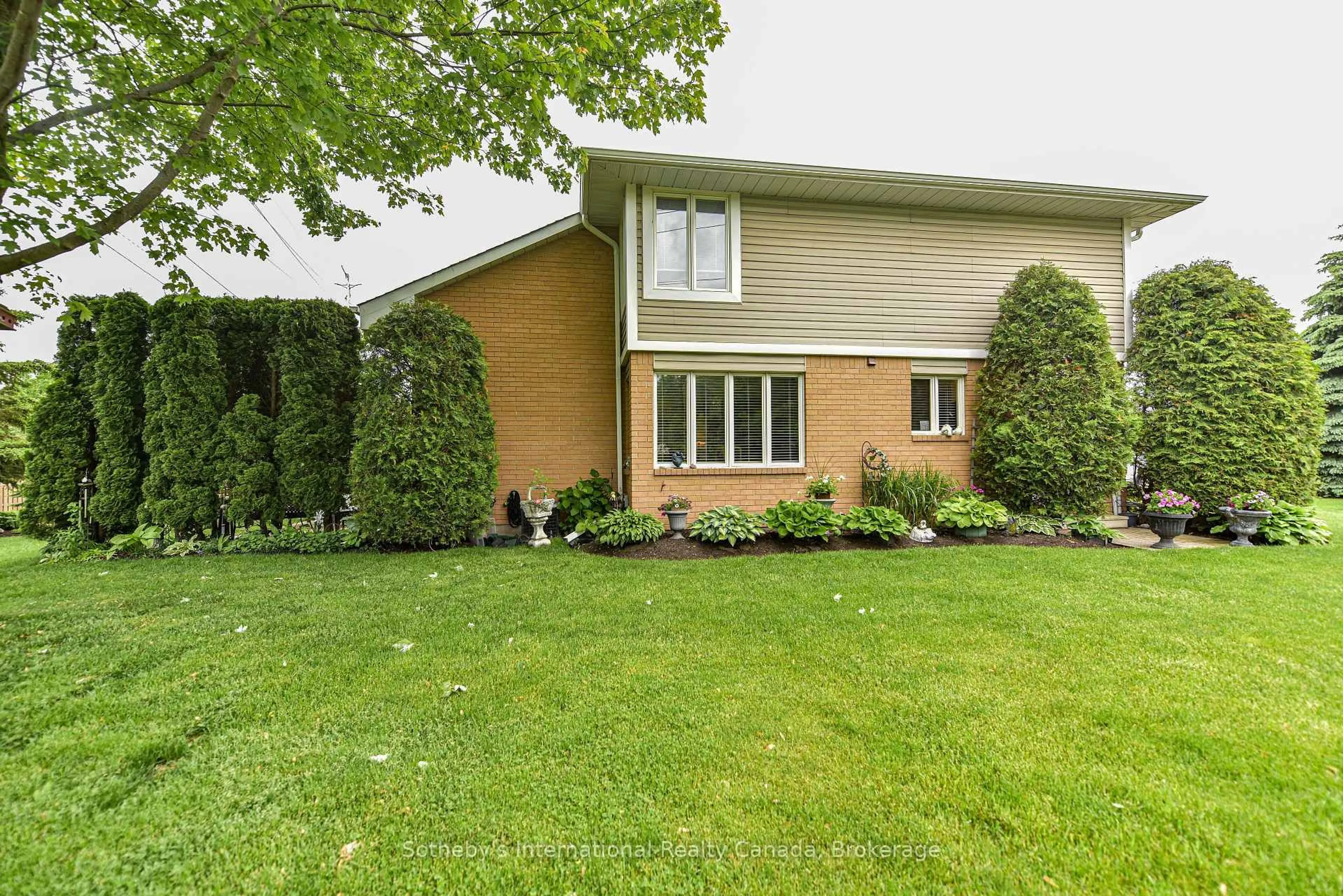 Patio, street for 10 MUSEUM Dr #101, Orillia Ontario L3V 7T9