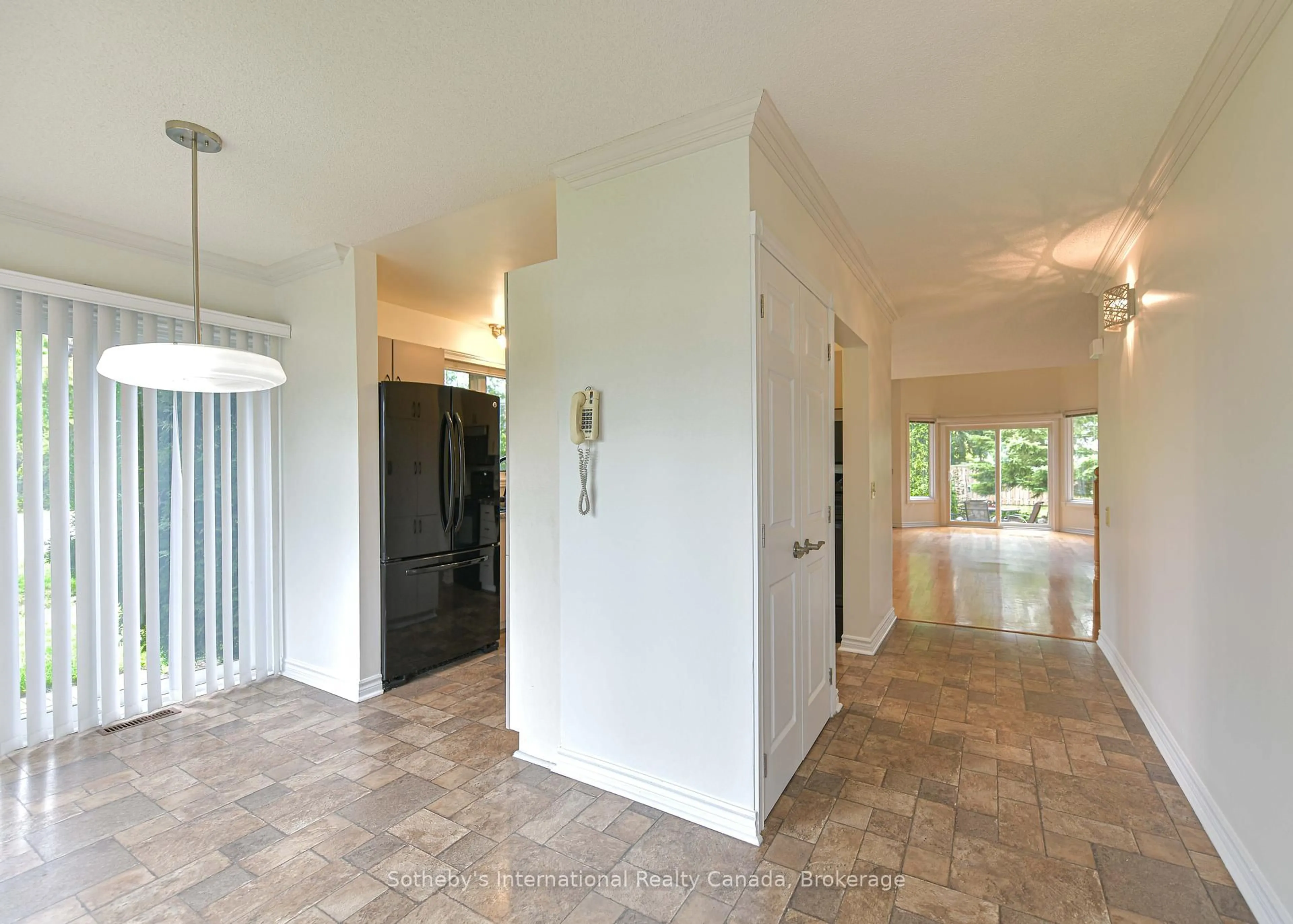 Indoor entryway for 10 MUSEUM Dr #101, Orillia Ontario L3V 7T9