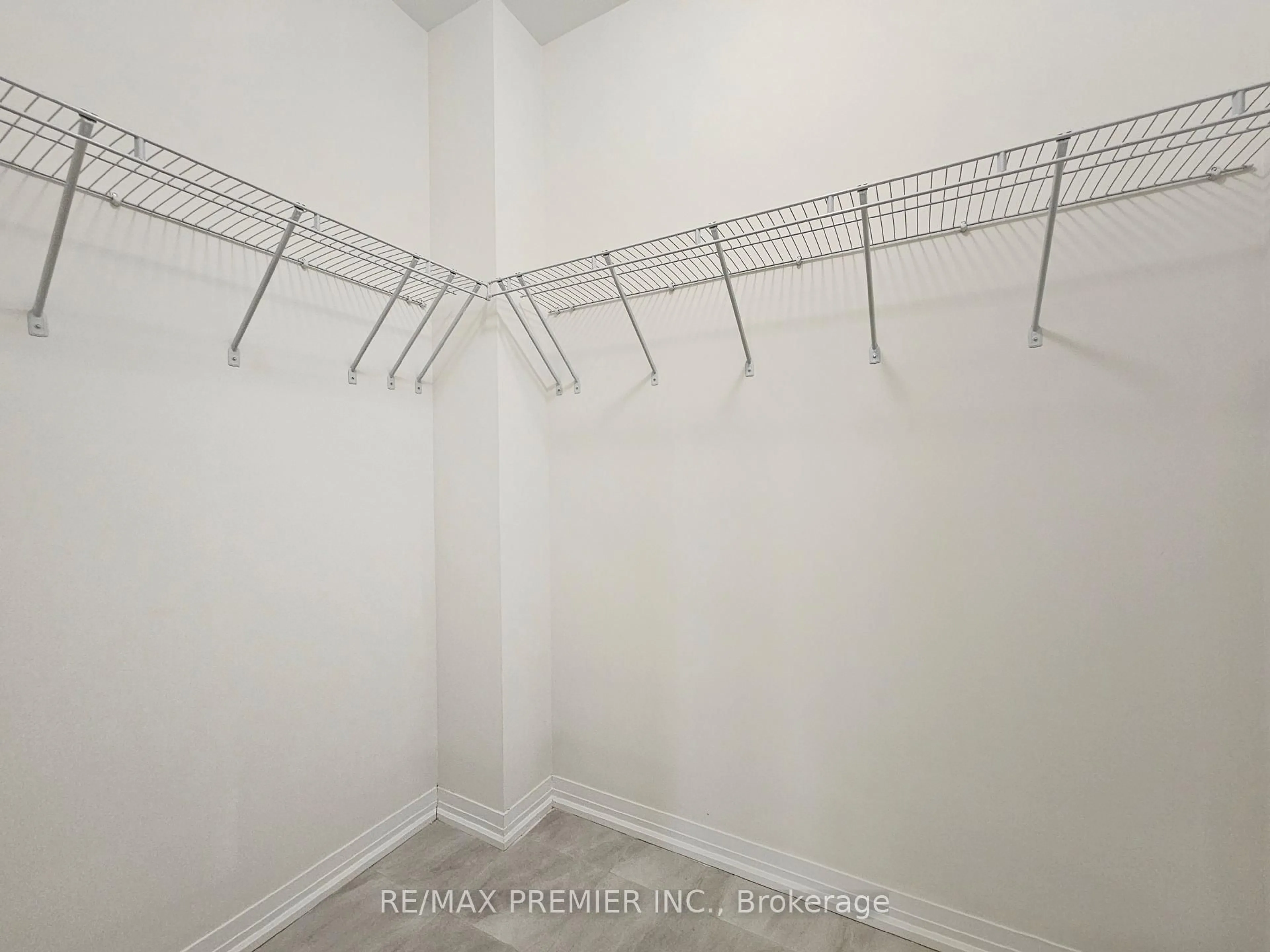 Storage room or clothes room or walk-in closet for 142 Turnberry Lane, Barrie Ontario L9J 0M3