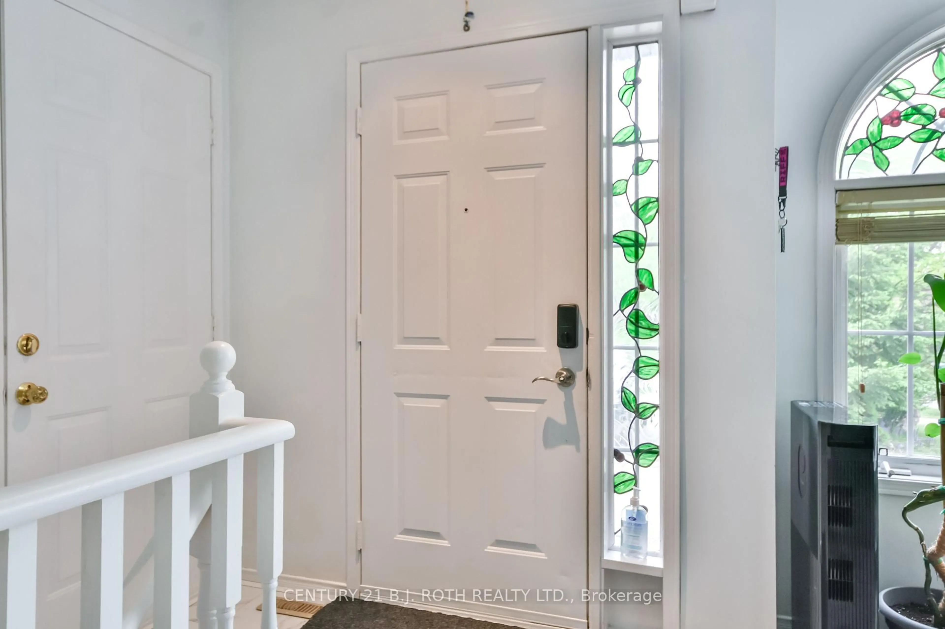 Indoor entryway for 37 Nicholson Dr, Barrie Ontario L4N 8L7