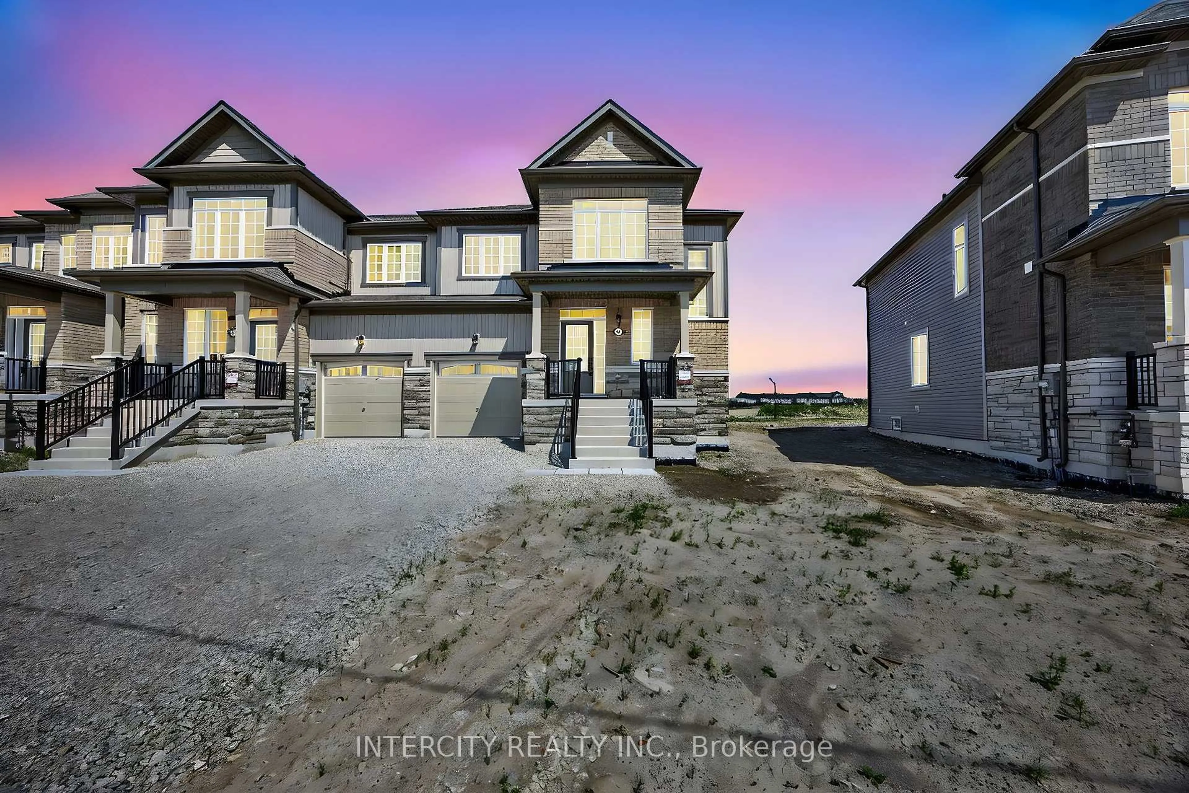 A pic from outside/outdoor area/front of a property/back of a property/a pic from drone, unknown for 13 Avalon Dr, Wasaga Beach Ontario L9R 0M2