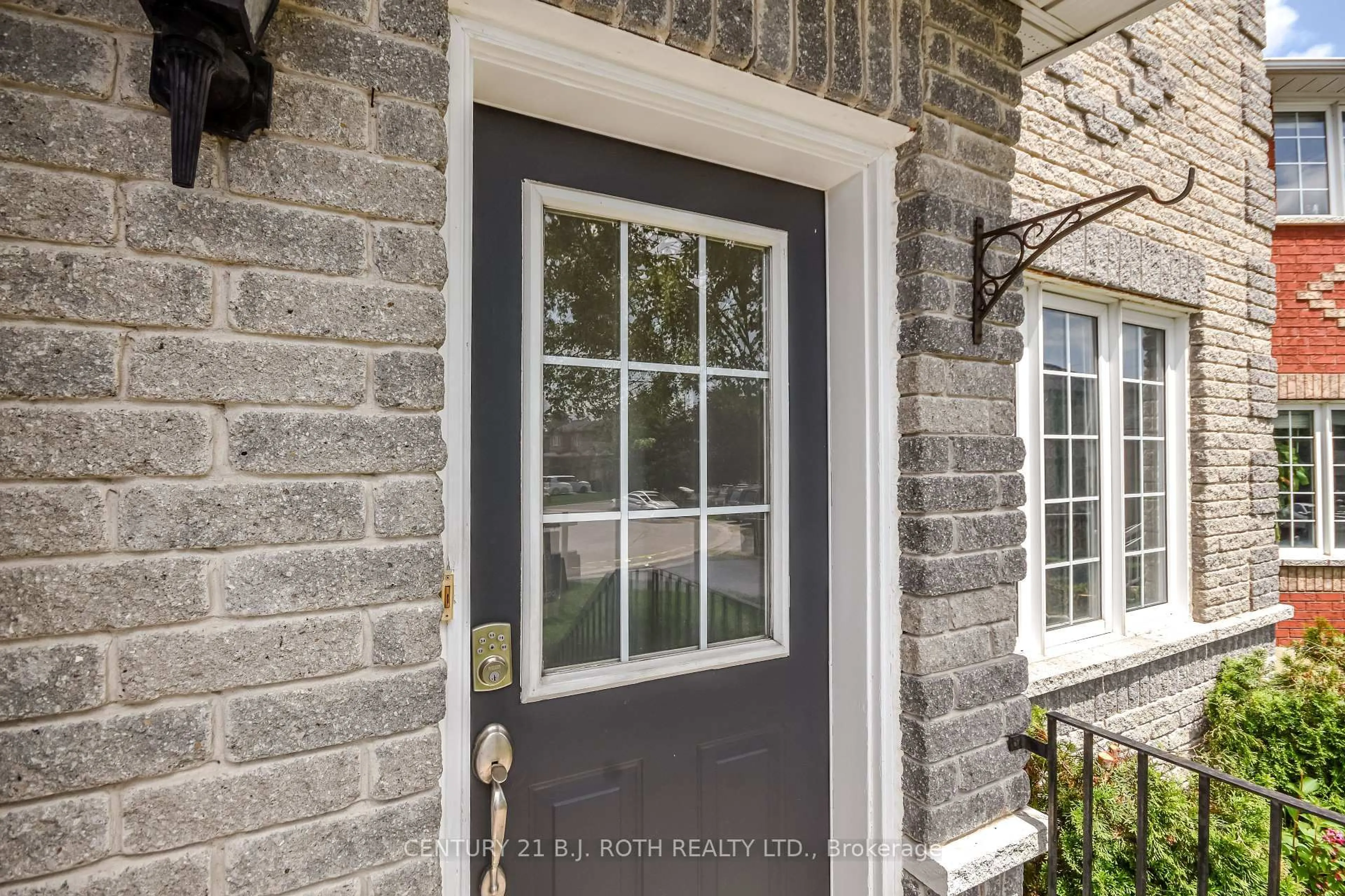 Indoor entryway for 113 Livia Herman Way, Barrie Ontario L4M 7K5
