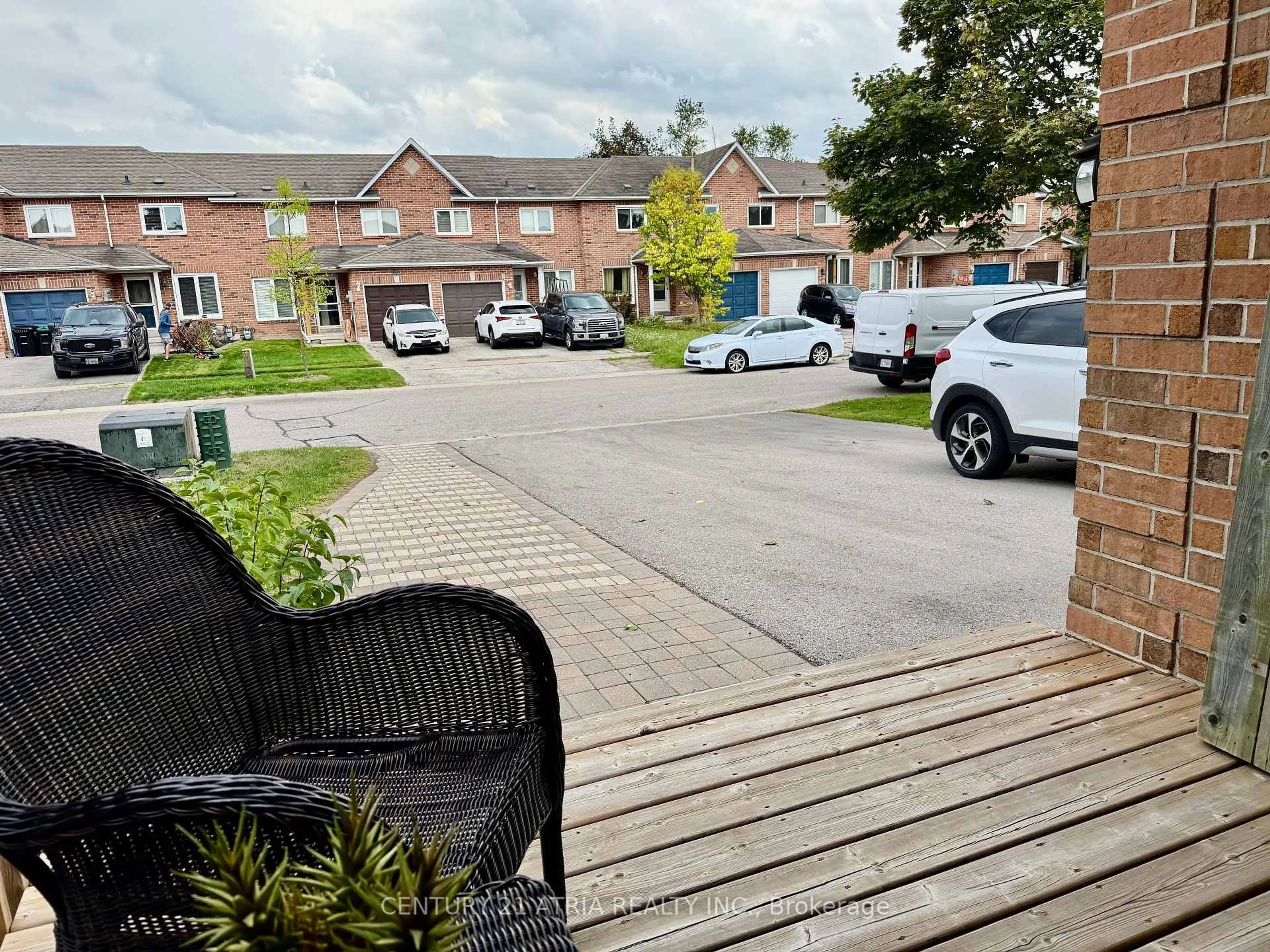 A pic from outside/outdoor area/front of a property/back of a property/a pic from drone, street for 12 Lyfytt Cres, Barrie Ontario L4N 7X4