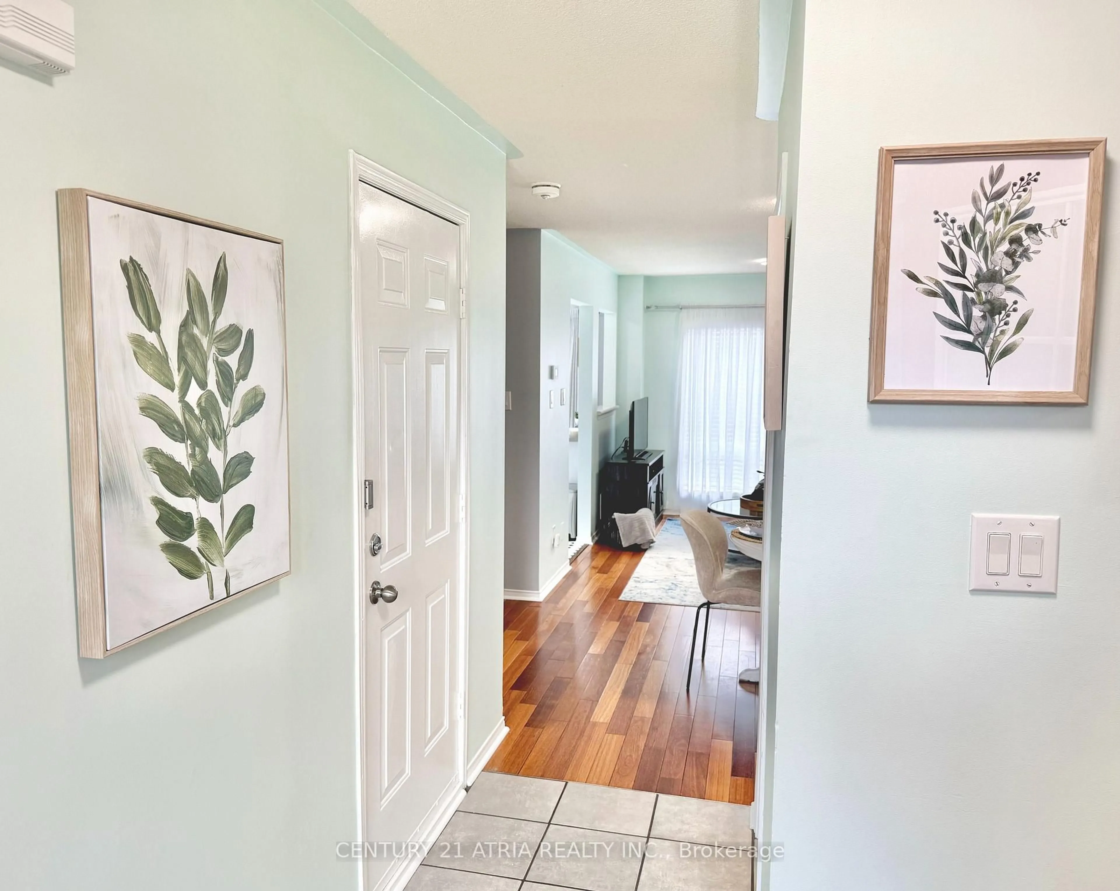 Indoor entryway for 12 Lyfytt Cres, Barrie Ontario L4N 7X4
