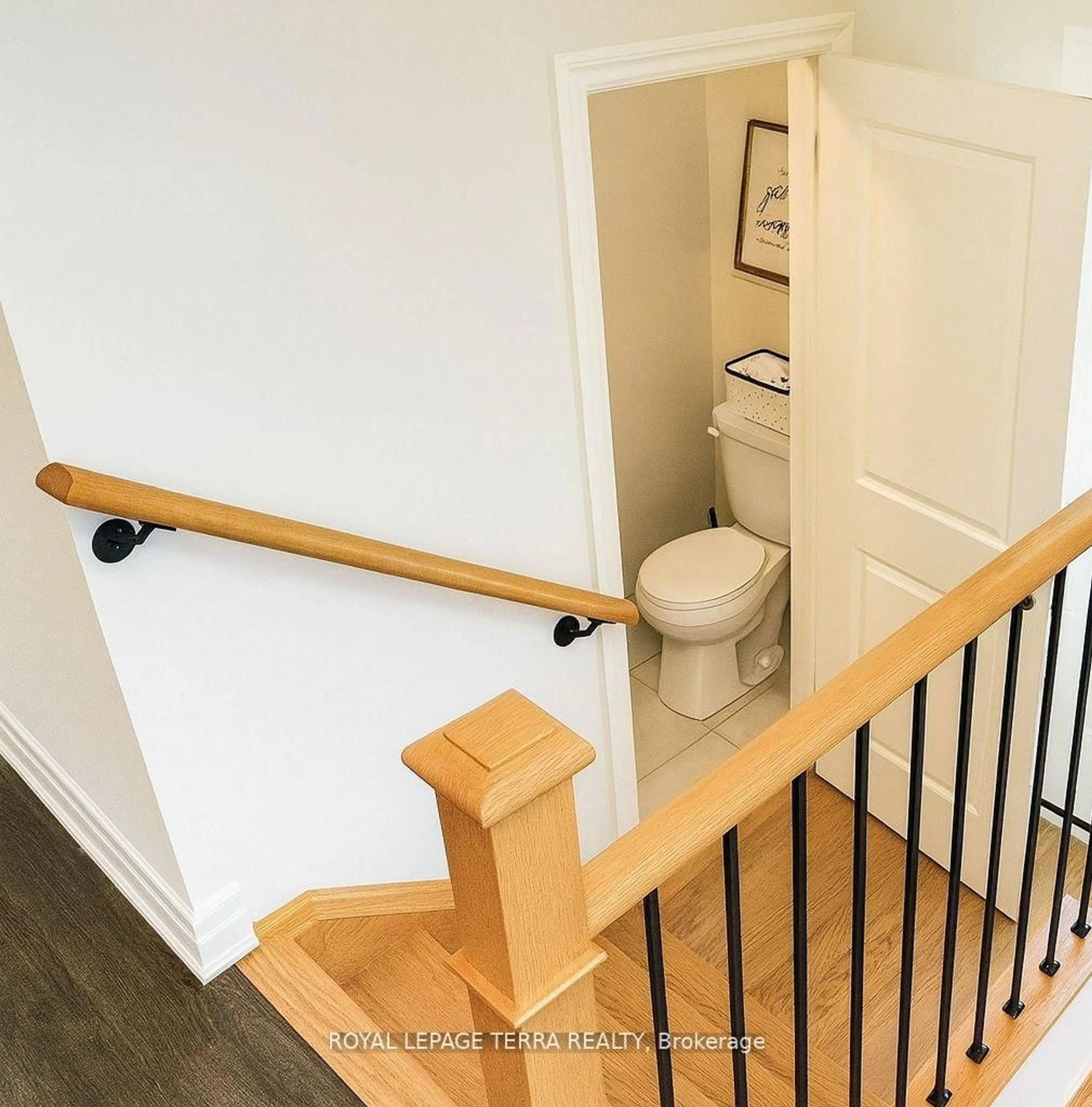 Stairs for 19 Rosanne Circ, Wasaga Beach Ontario L9Z 0N4
